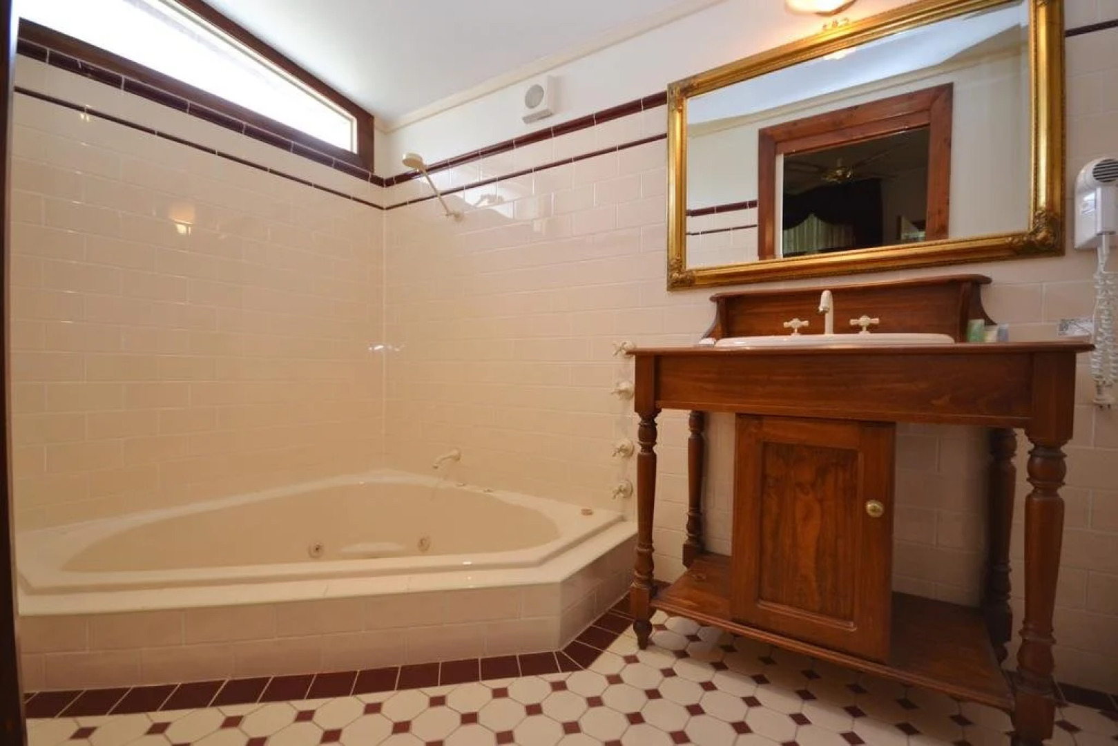 The White House Heritage Guesthouse