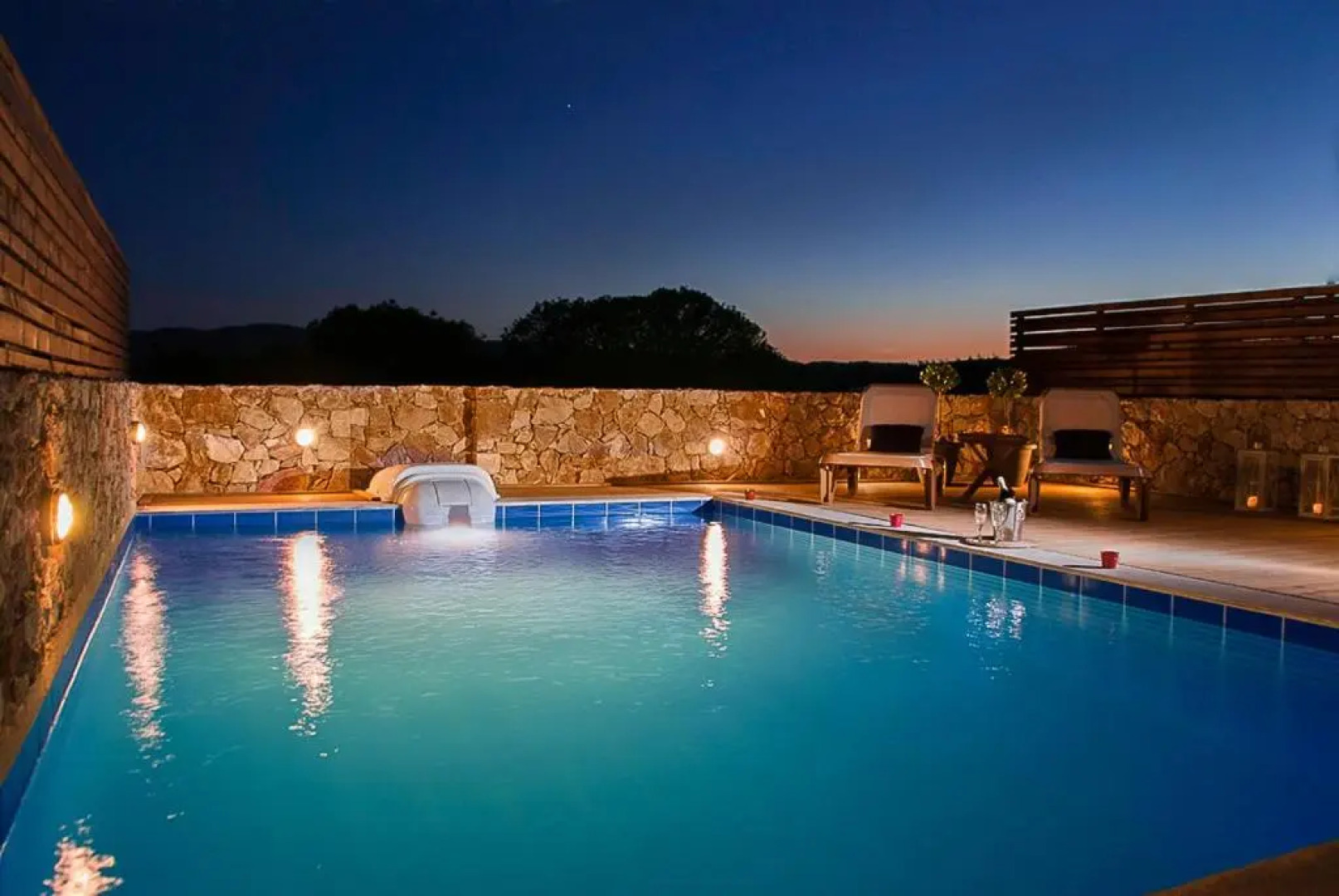 2 min drive to Haraki Beach & 10 to Lindos