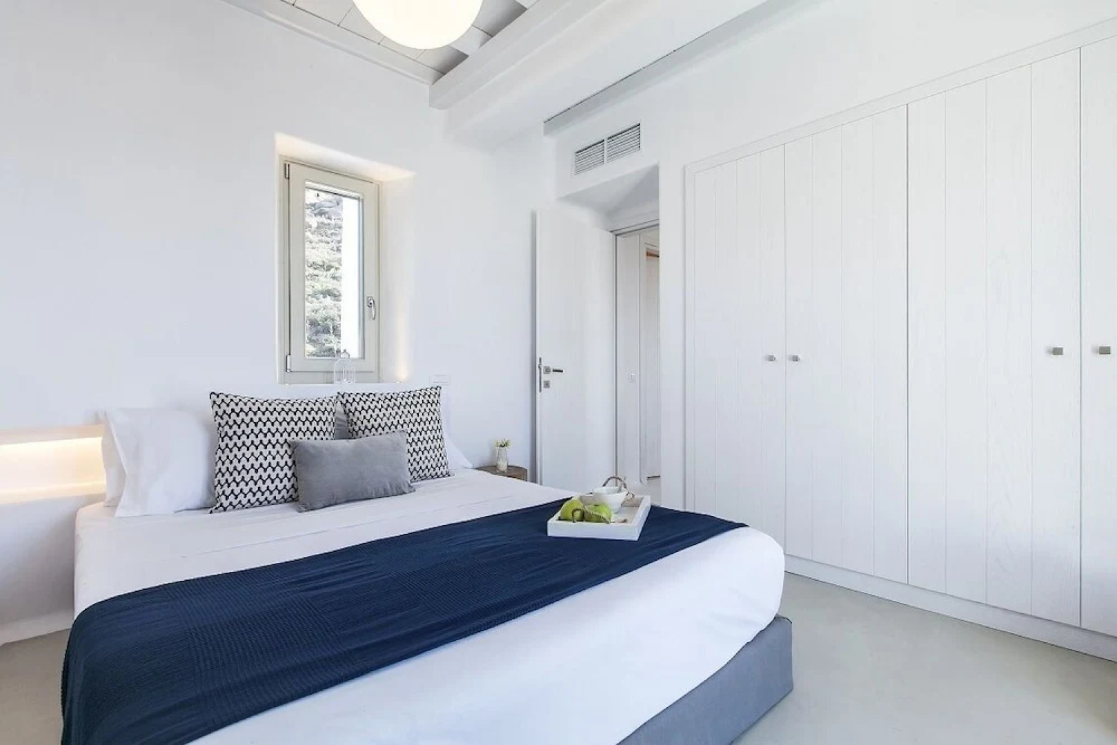 Villa Blue - White by Thea-concept