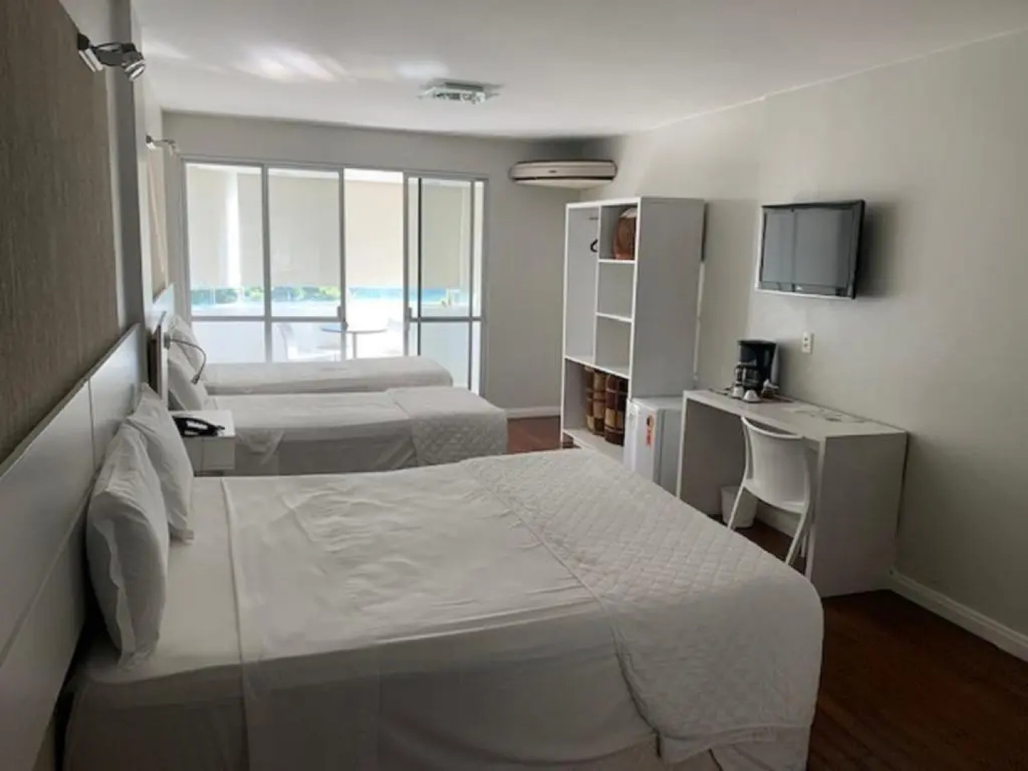 Emirates Hotel & Suítes