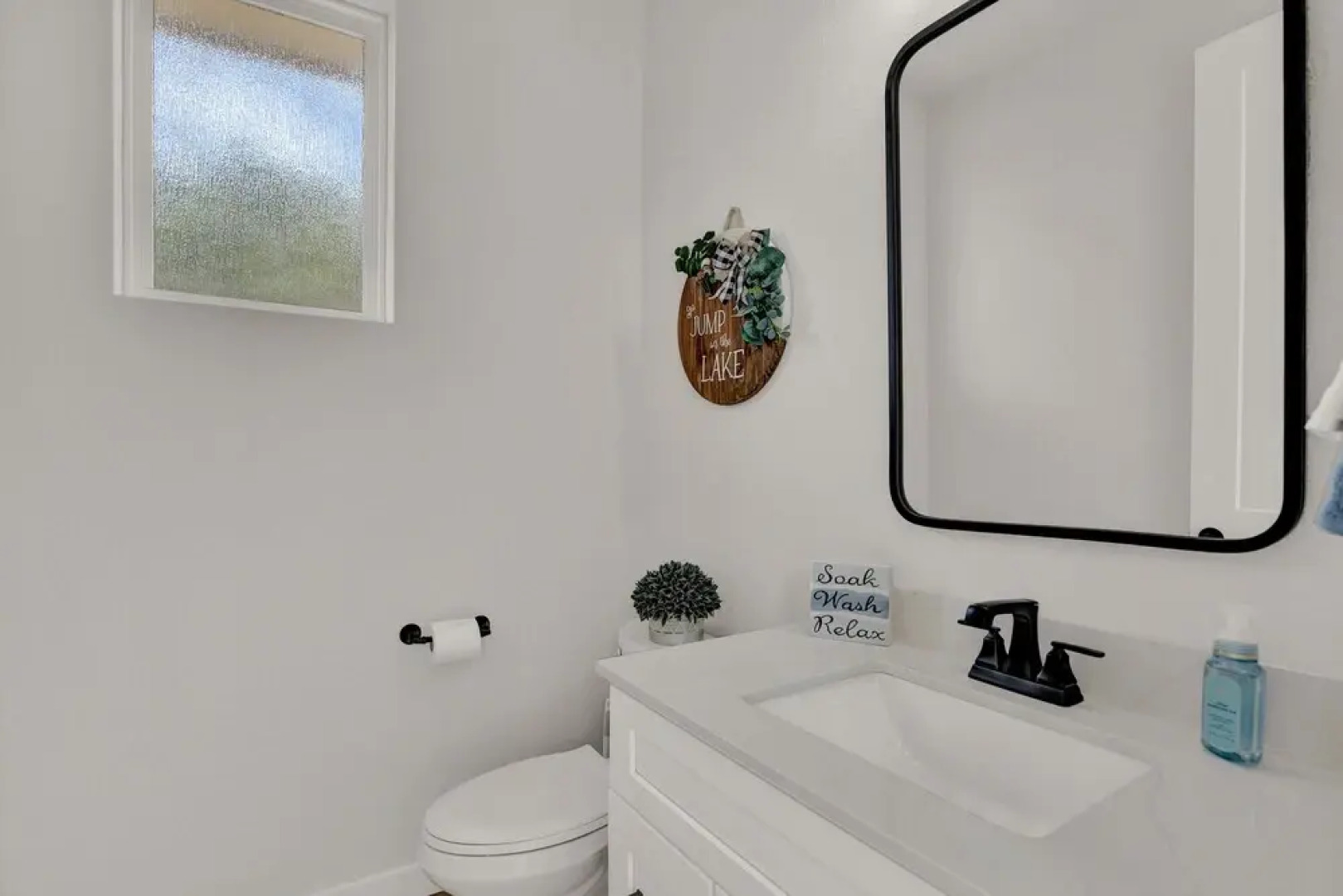 Stunning Lake Home W/pool-beach-gym-boat Access