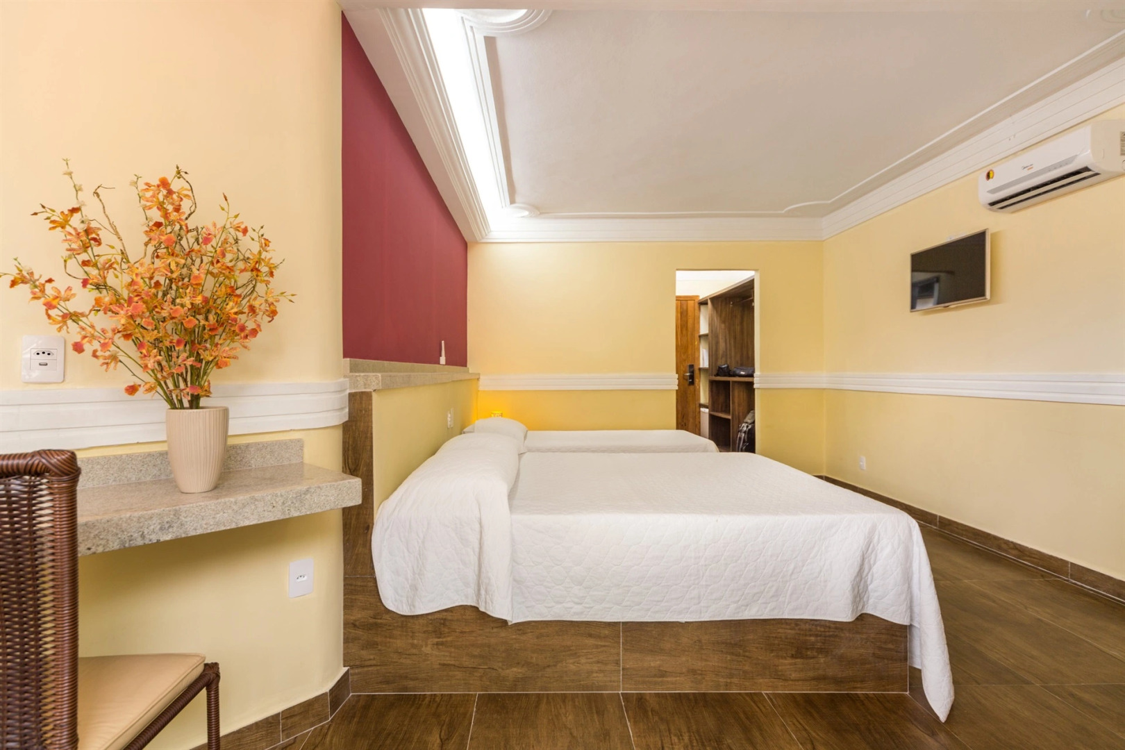 Отель Floral Inn Family