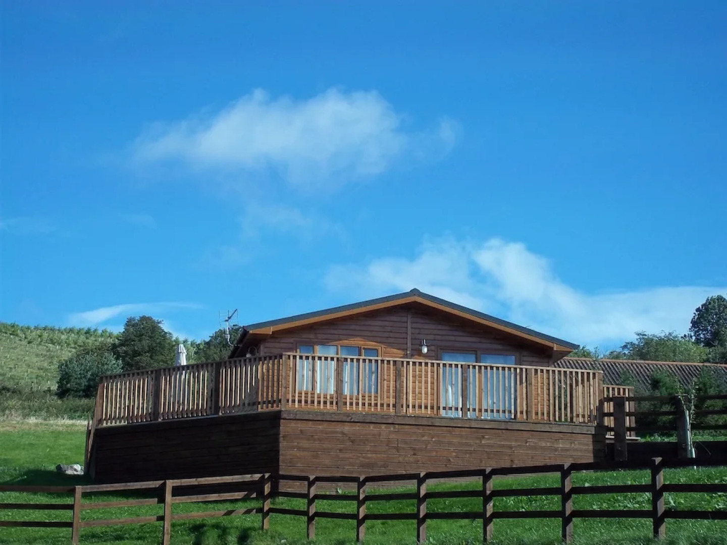 Woodpecker Lodge With Hot Tub Near Cupar, Fife