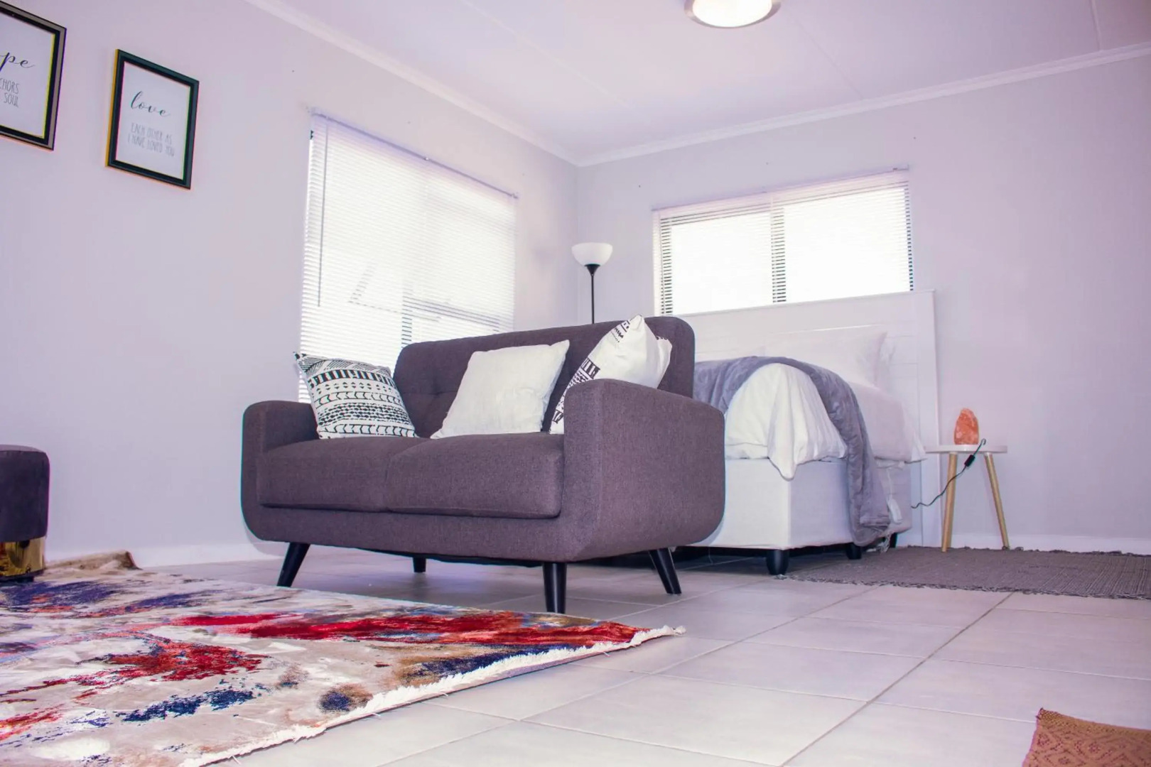 Charms and bows studio apartment -near ORT airport