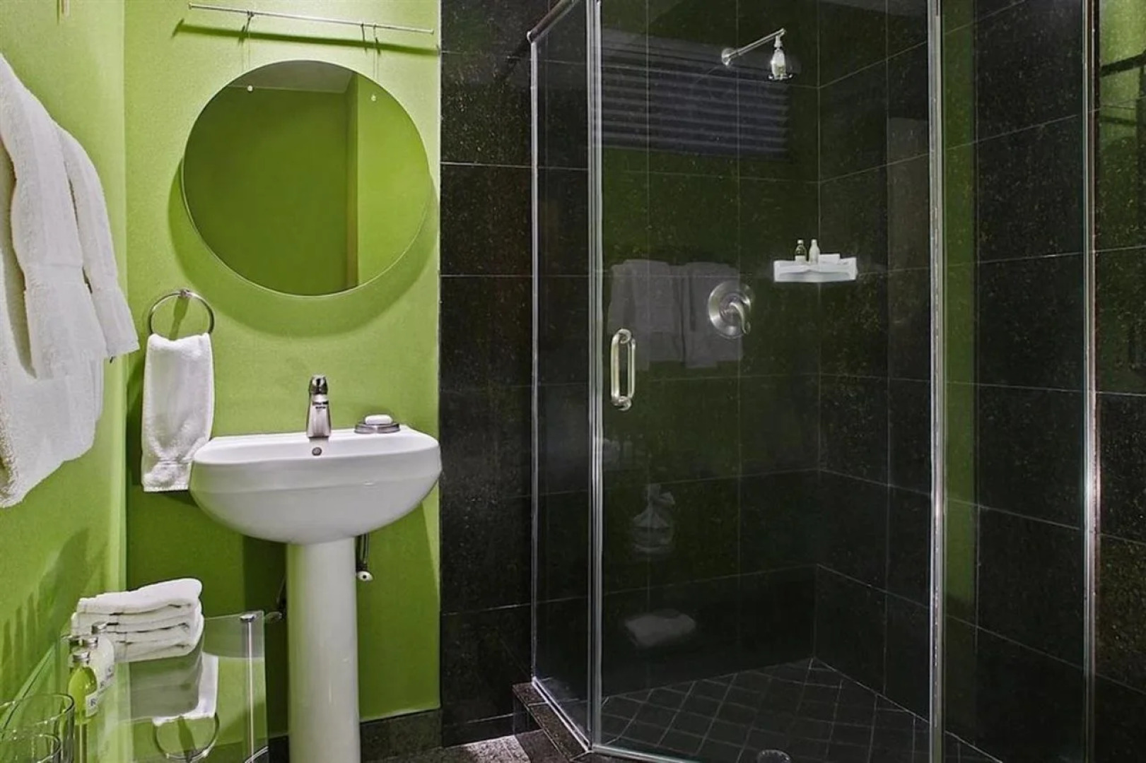 7 Springs Inn & Suites