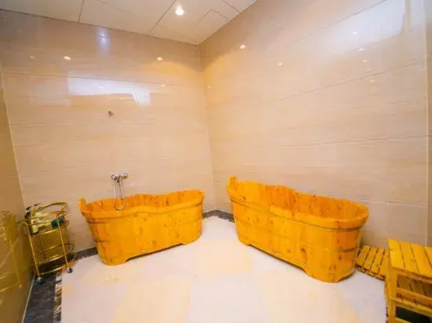 Linjiang Huayuan Hotel