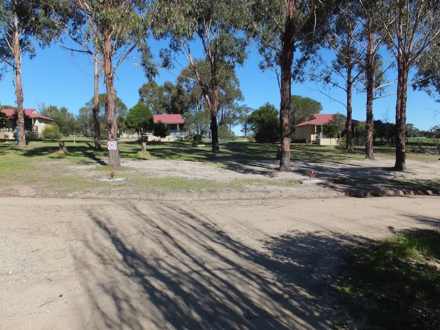 Lakes Entrance Country Cottages