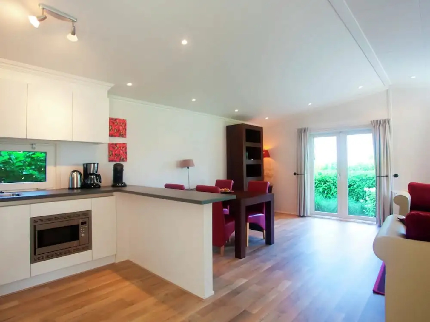 Well-kept chalet with dishwasher, close to Park De Veluwe