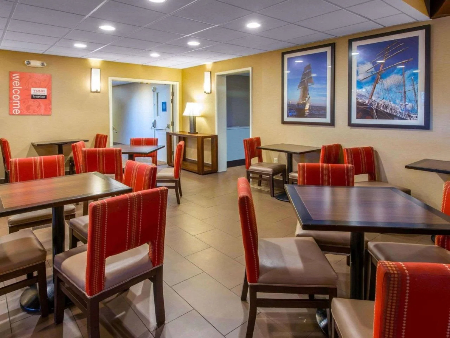 Comfort Inn & Suites Erie - Splash Lagoon Indoor Waterpark