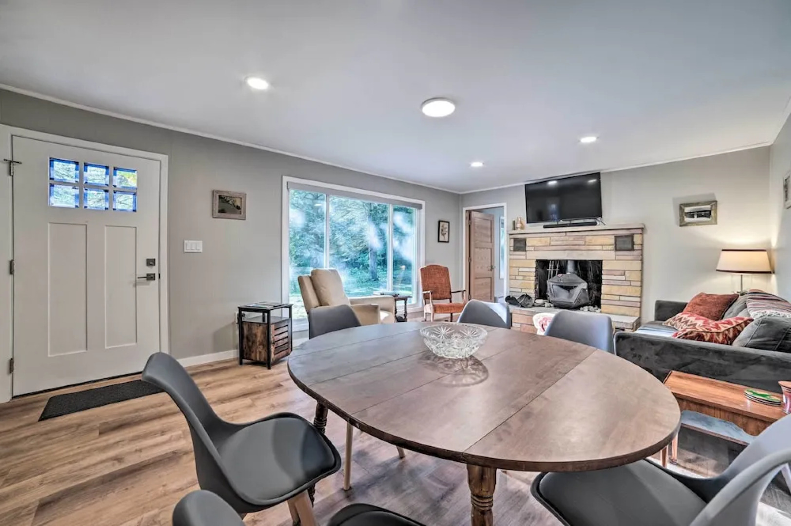 Secluded Suttons Bay Retreat w/ Fire Pit!