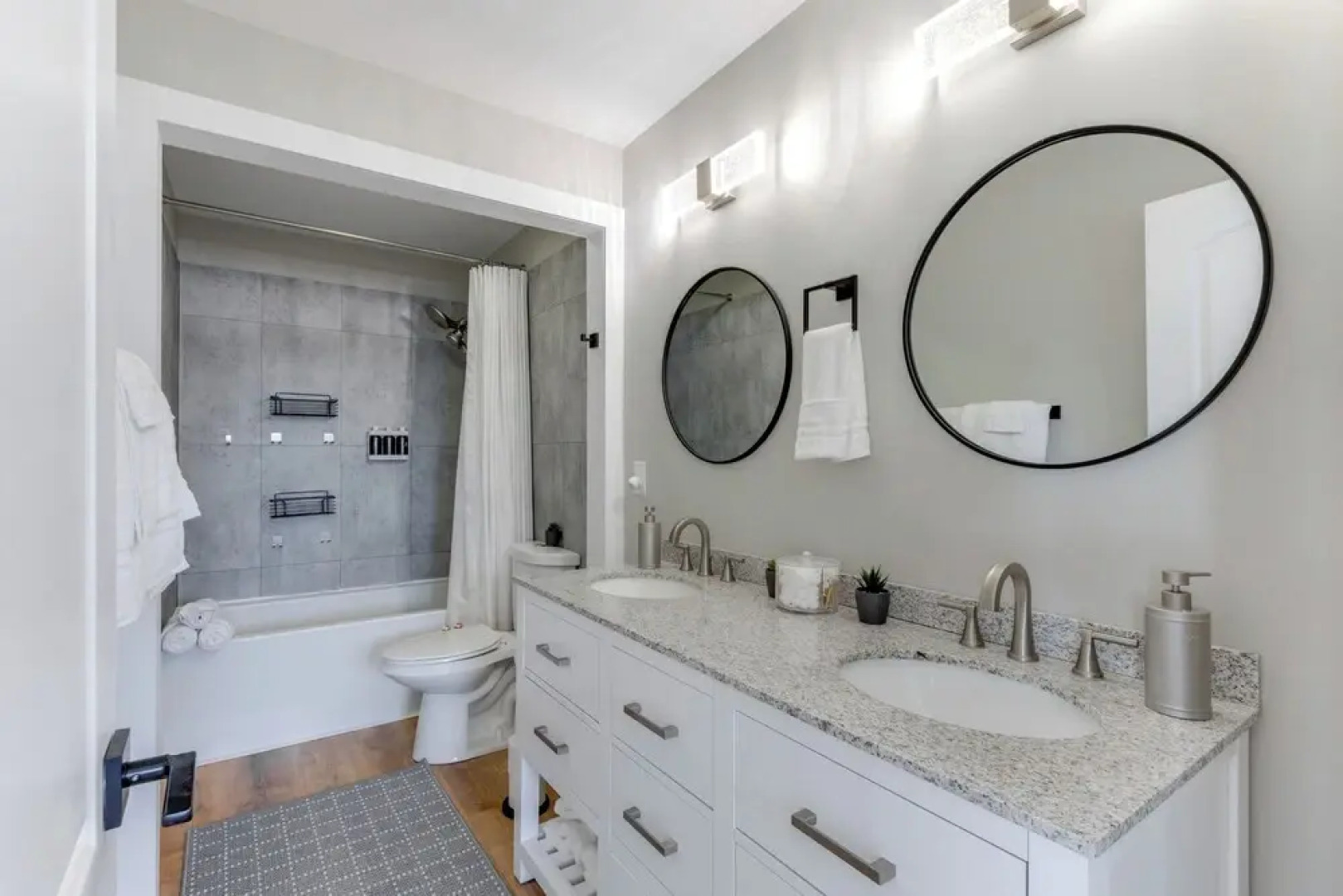 Steps to Buckeye Lake: Family-friendly Home