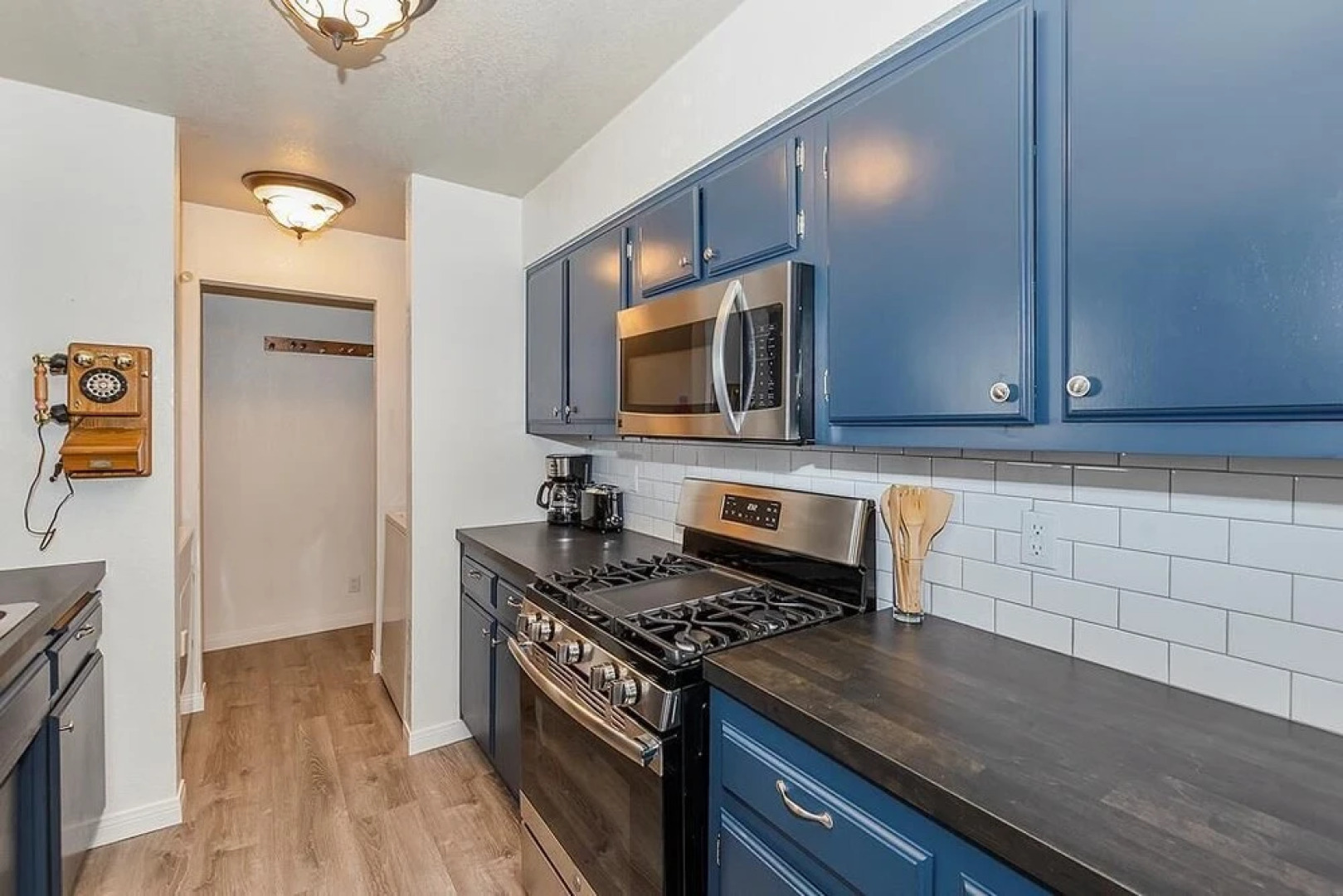 027 - Gold Mountain Getaway