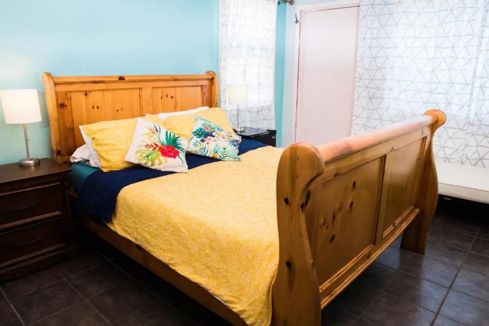 ITH Beach Bungalow Surf Hostel