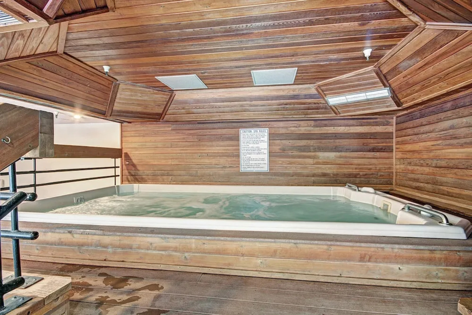 Roomy Condo with Great Amenities - VS438 by RedAwning