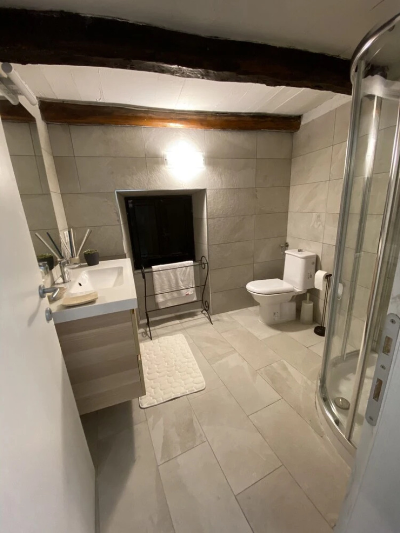 Fosdinovo 5-bed Villa- a Tranquil Retreat