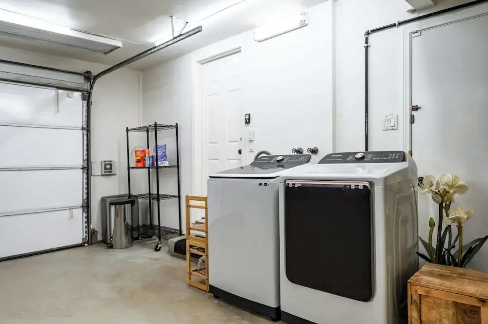 Modern Serenity Near LA Tranquil 3BR Stay