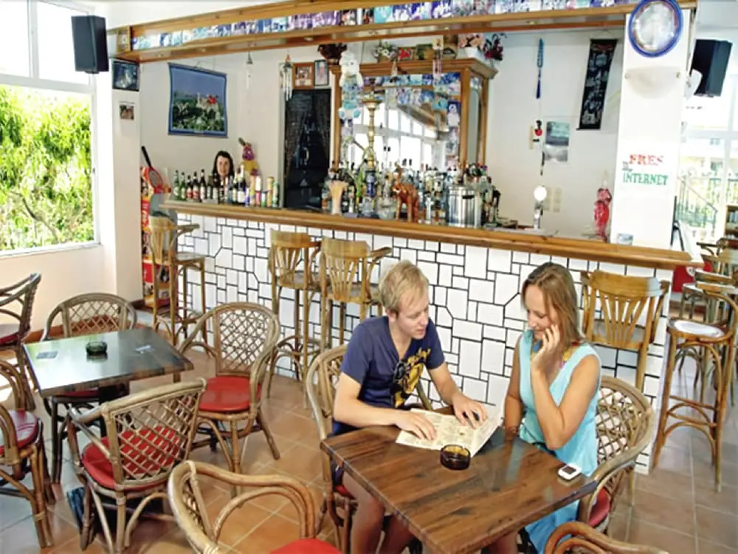 Makis Studios & Apartments