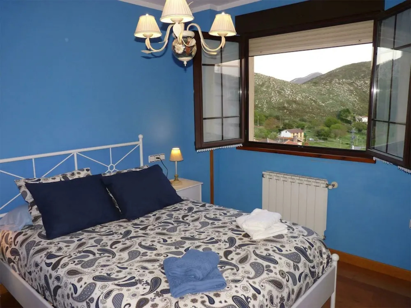 Heavenly Villa in Collia, Parres With Garden