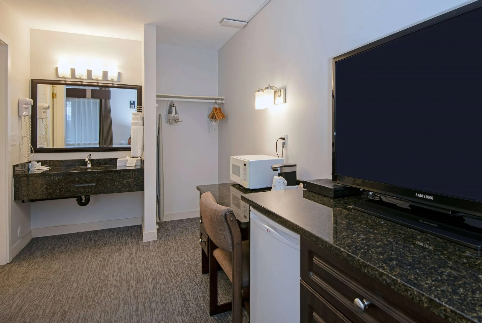 Travelodge by Wyndham Kamloops Mountview