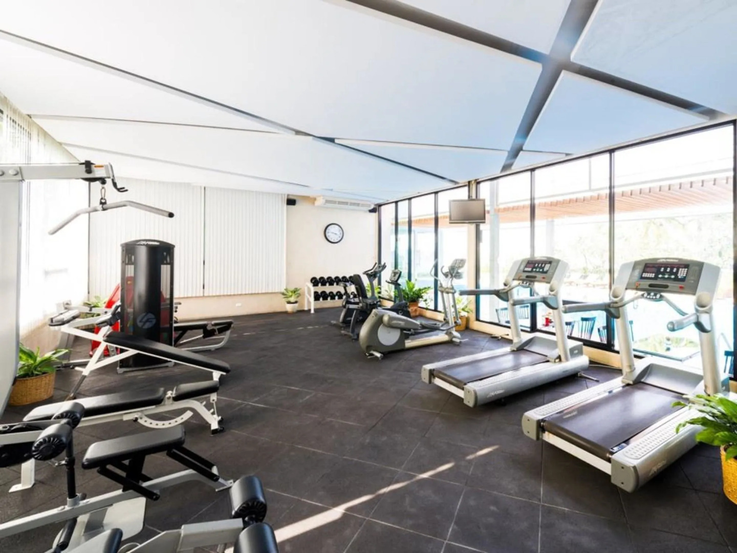 Laemtong Service Apartment