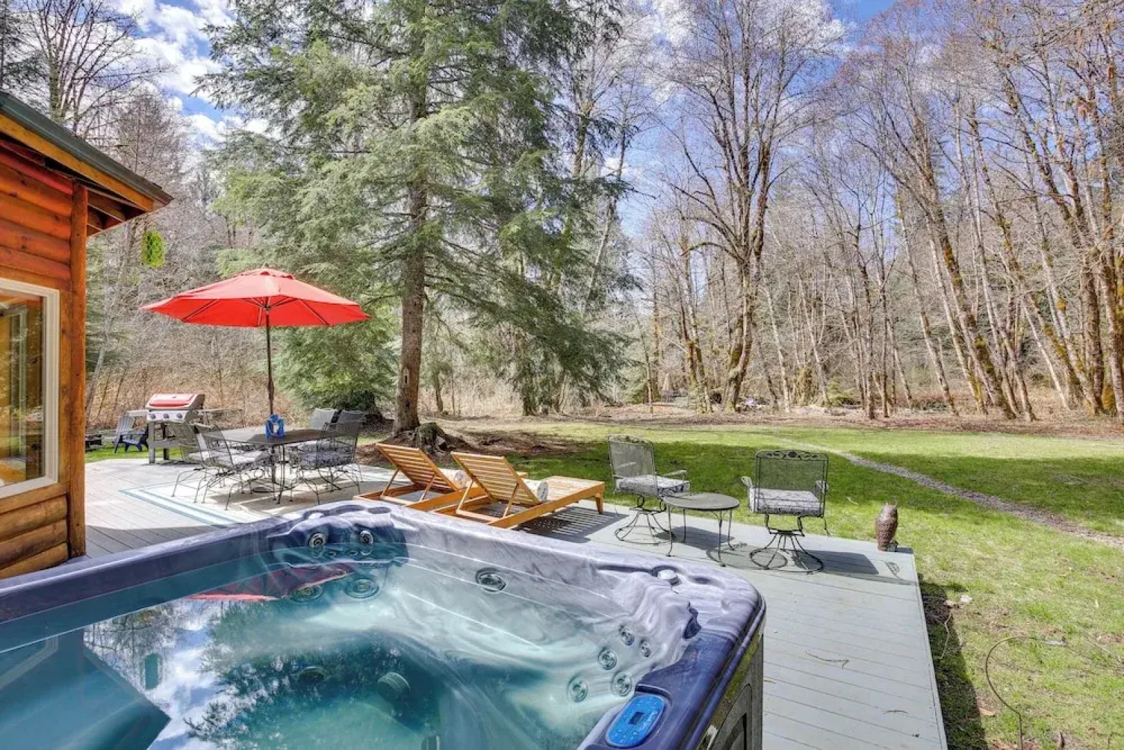 Peaceful Rhododendron Cabin w/ Fire Pit & Hot Tub!