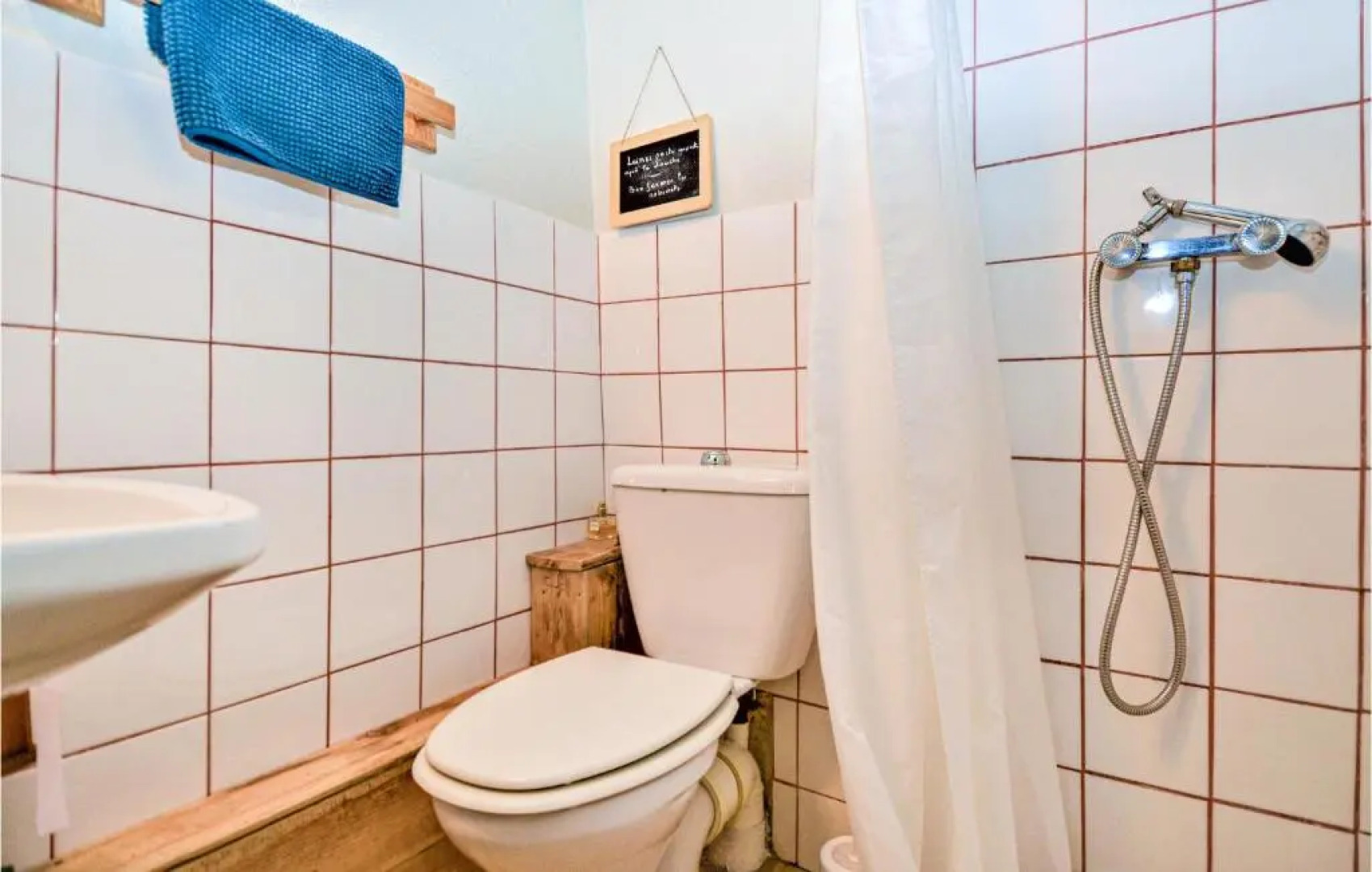 Nice home in Saint Victor la Coste with 3 Bedrooms and WiFi