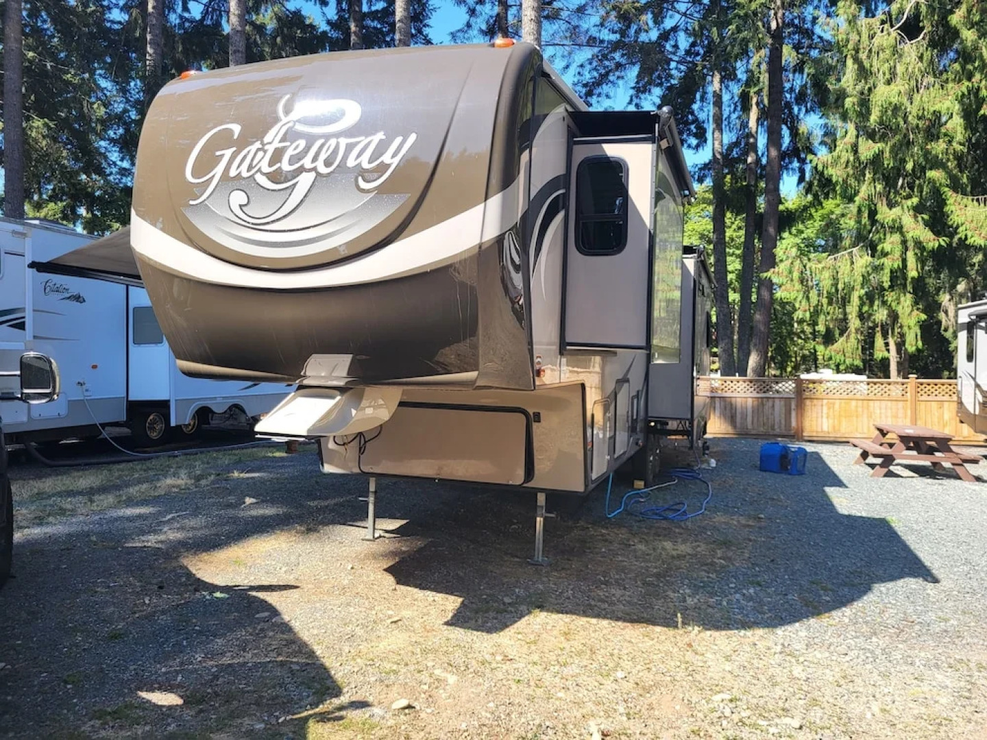 Riverbend Cottages & RV Resort