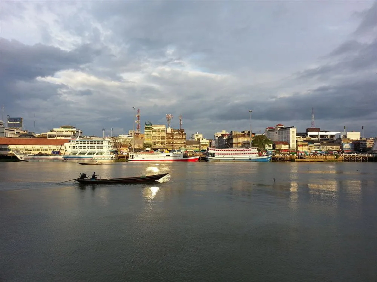 See View Riverside Hotel