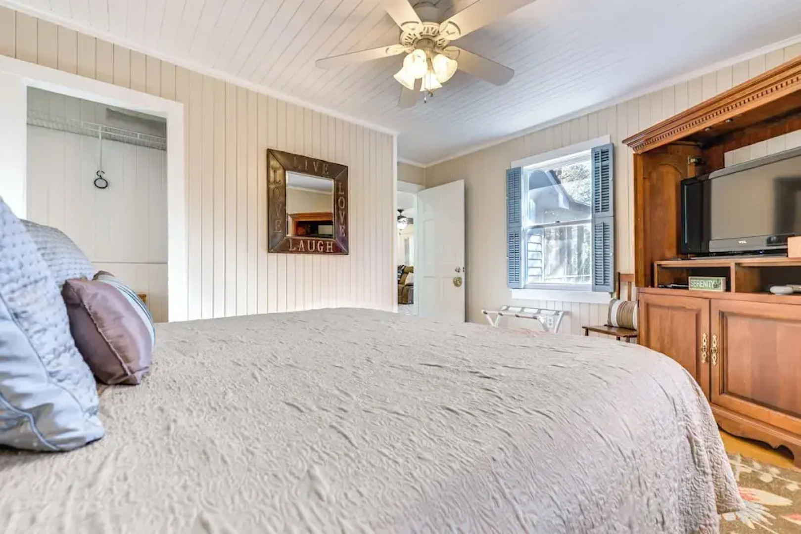 Secluded Hamilton Cabin Retreat w/ Private Lake!