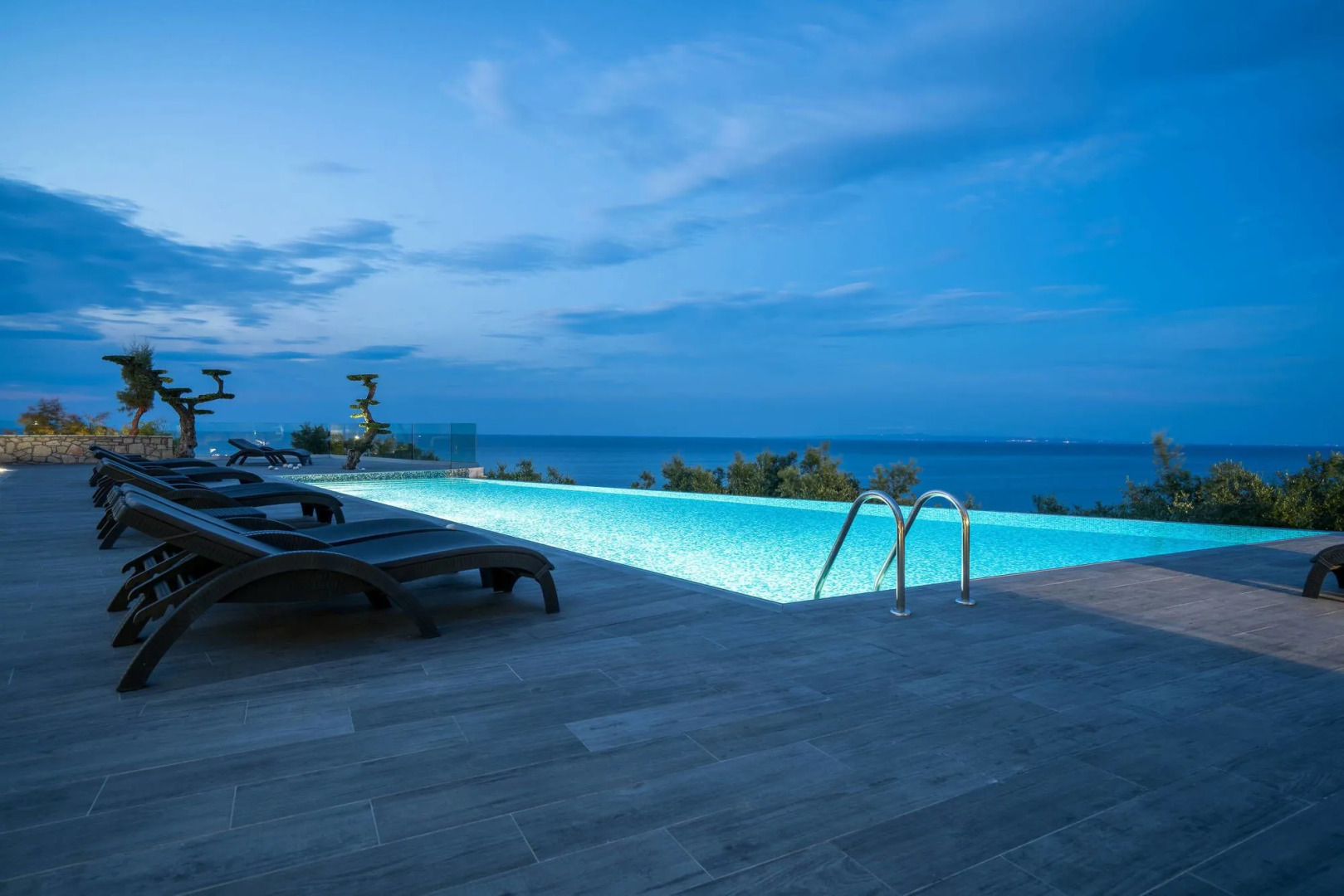 Kymothoe Elite Suites