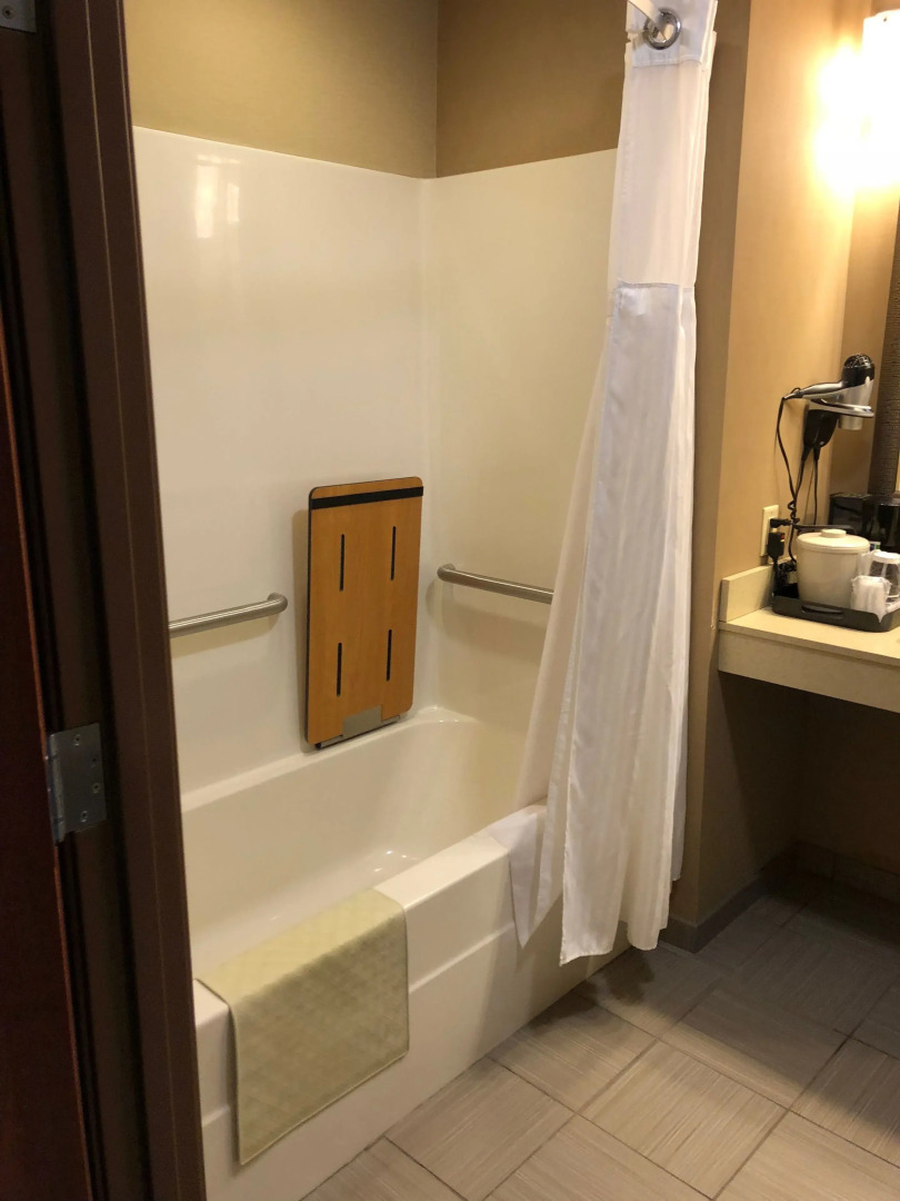 Country View Inn & Suites