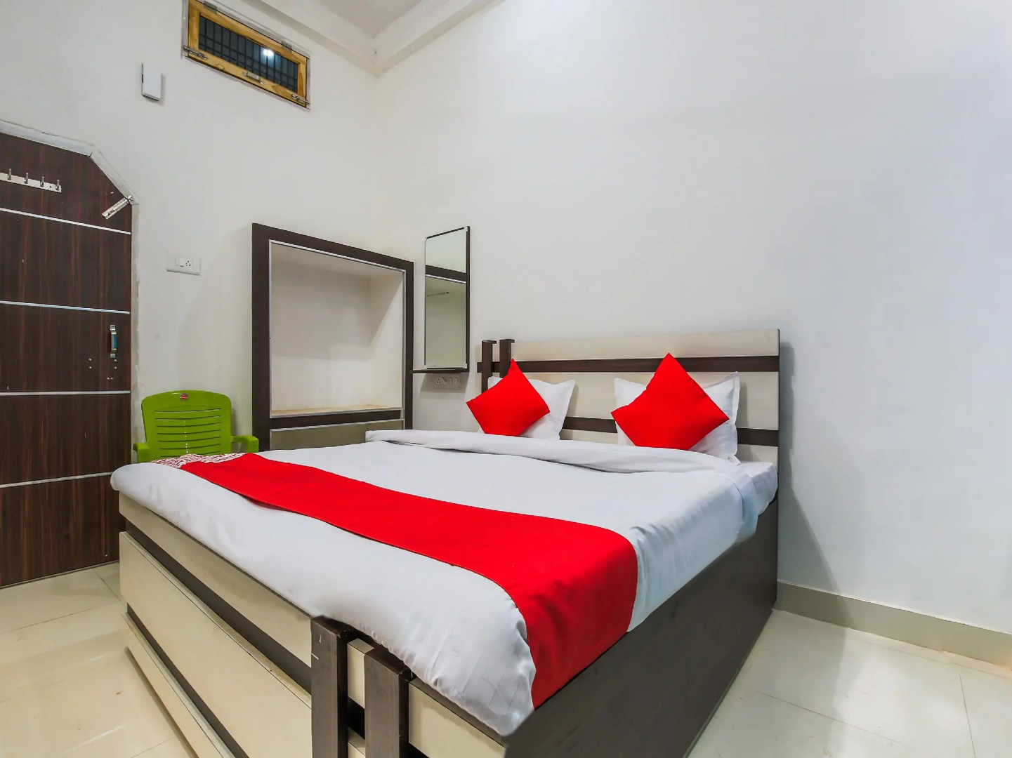 OYO 37103 Maa Vaishno Guest House