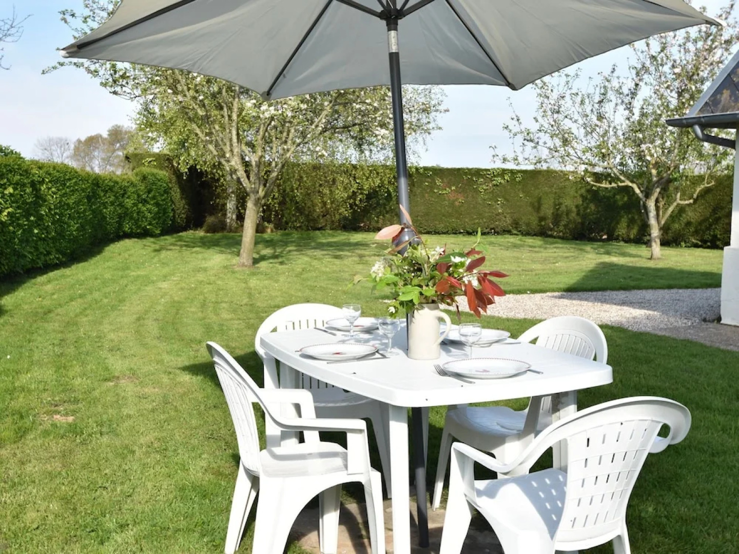 Rural, Detached Holiday Home With Pleasant Garden Near the French West Coast