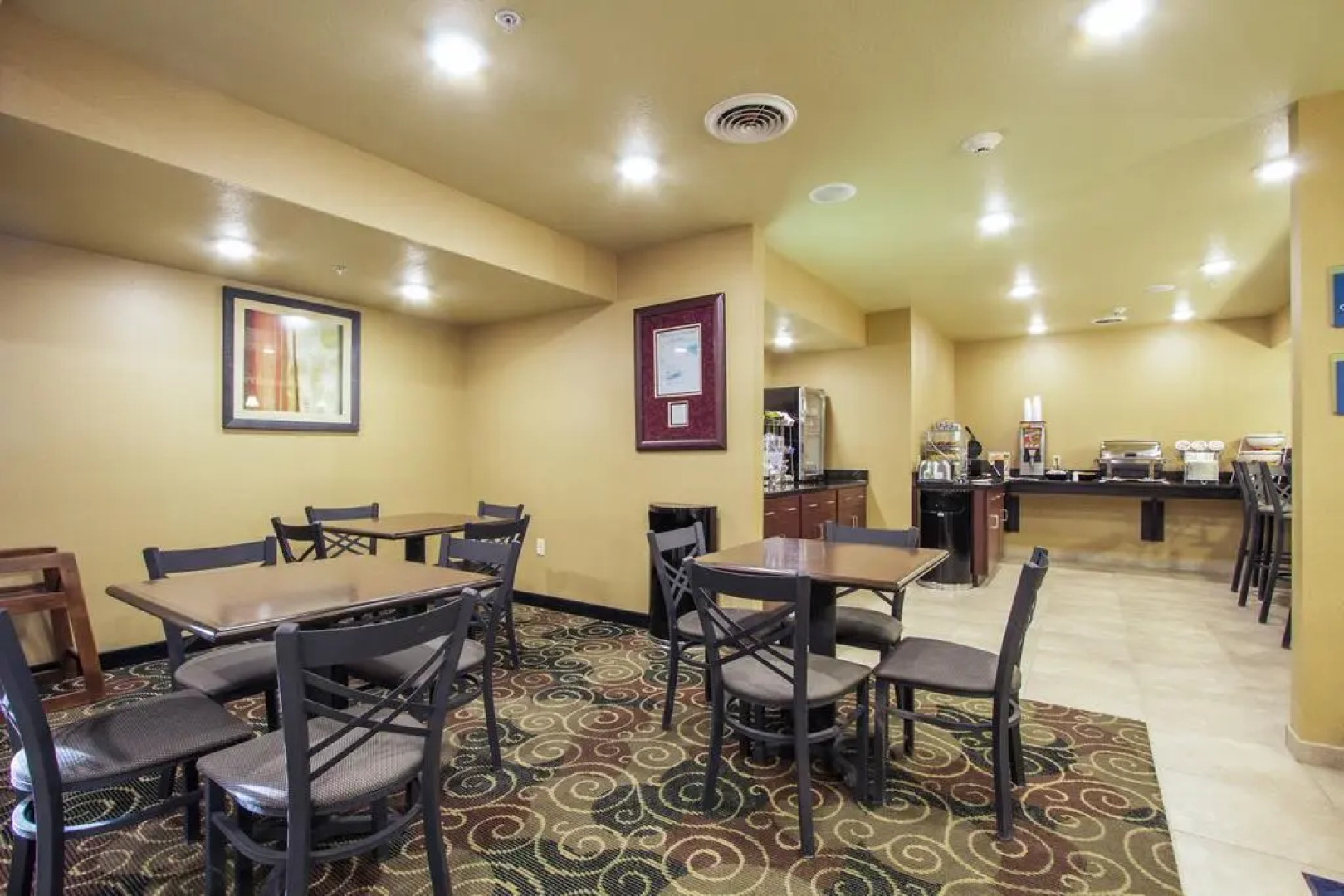 Cobblestone Inn & Suites - Corry
