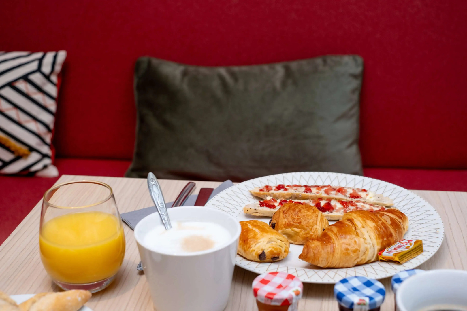 Kyriad Paris 10 - Canal Saint Martin - République