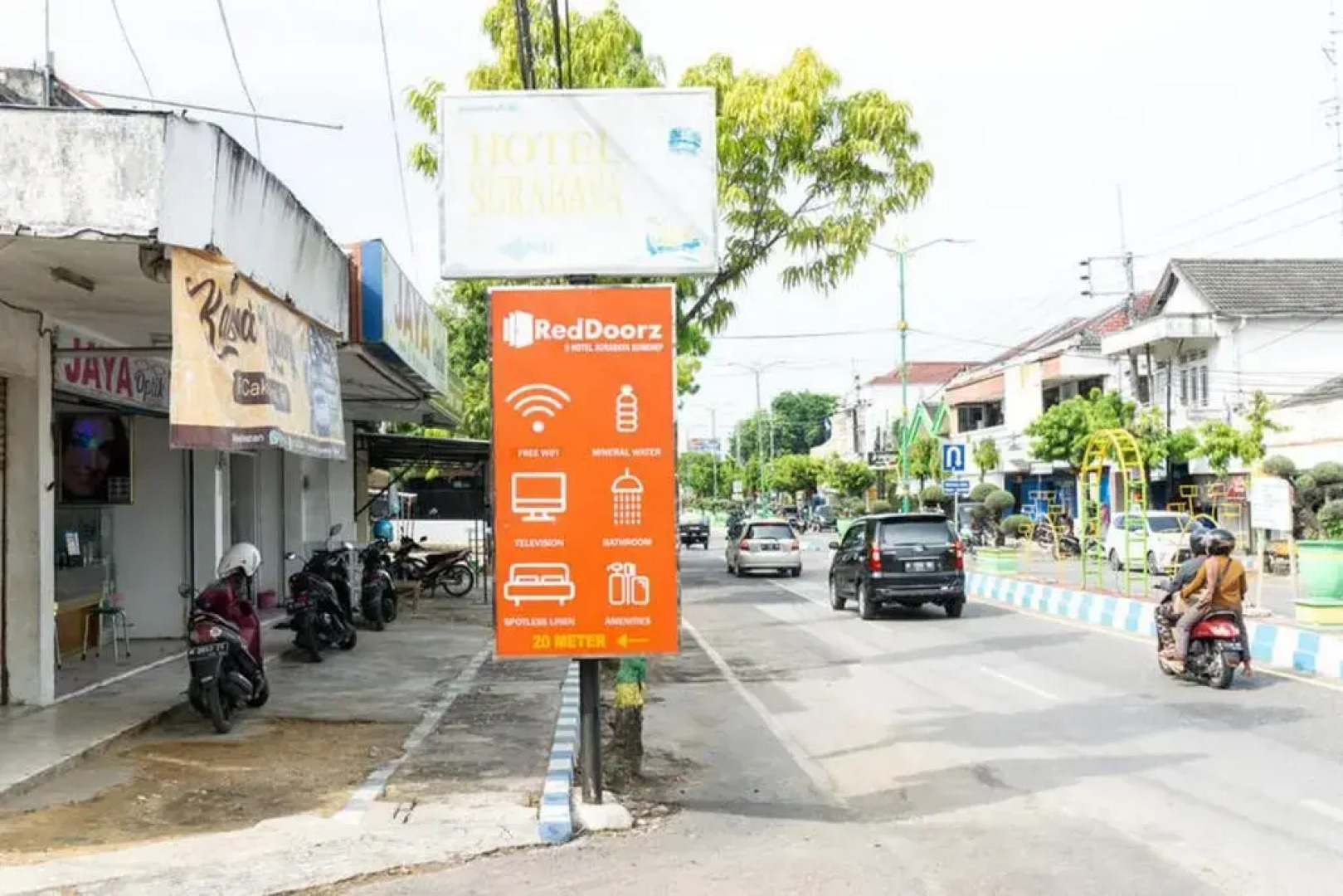 RedDoorz @ Hotel Surabaya Sumenep