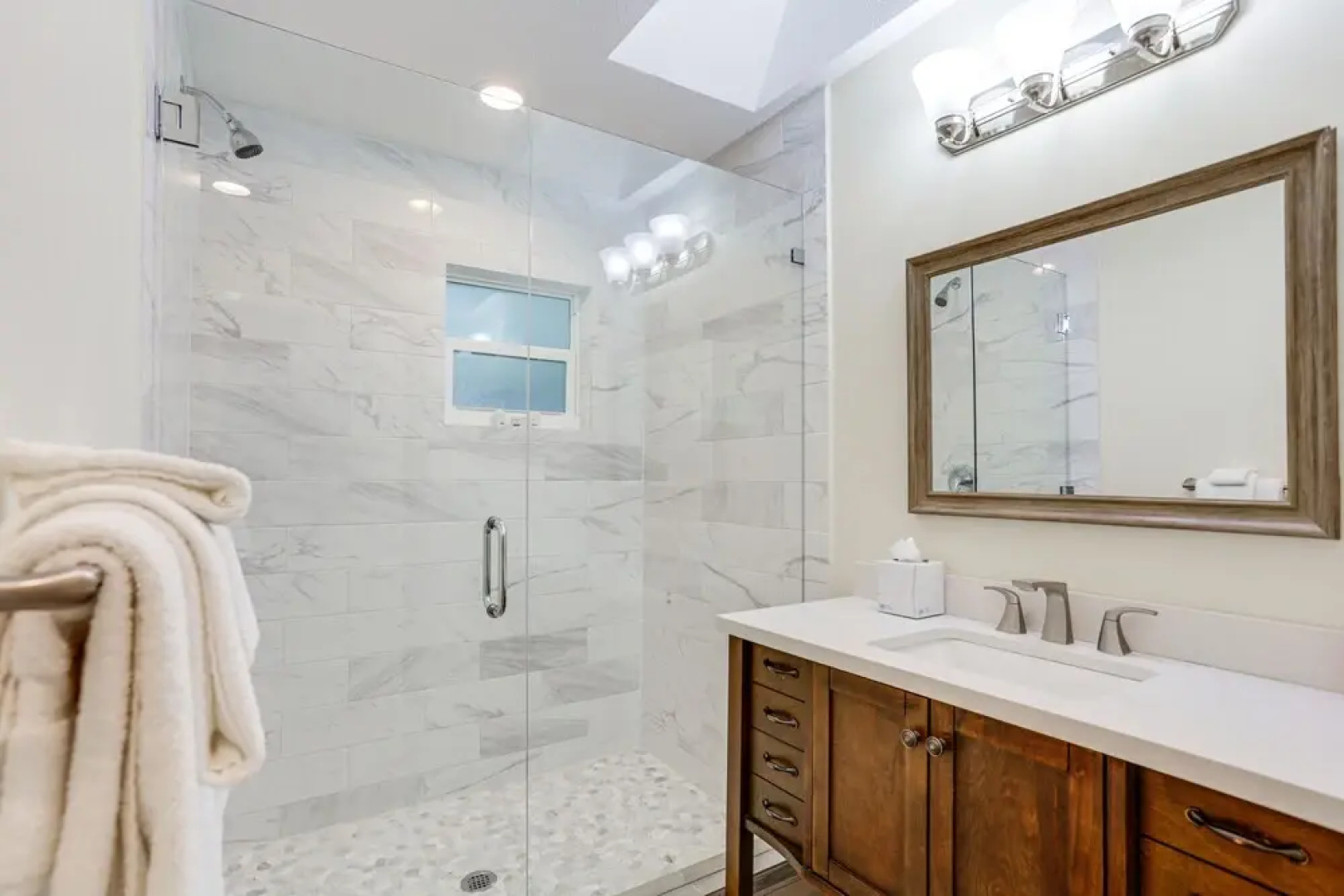 5 Mi to Beaches: Hot Tub Haven in Lake Worth