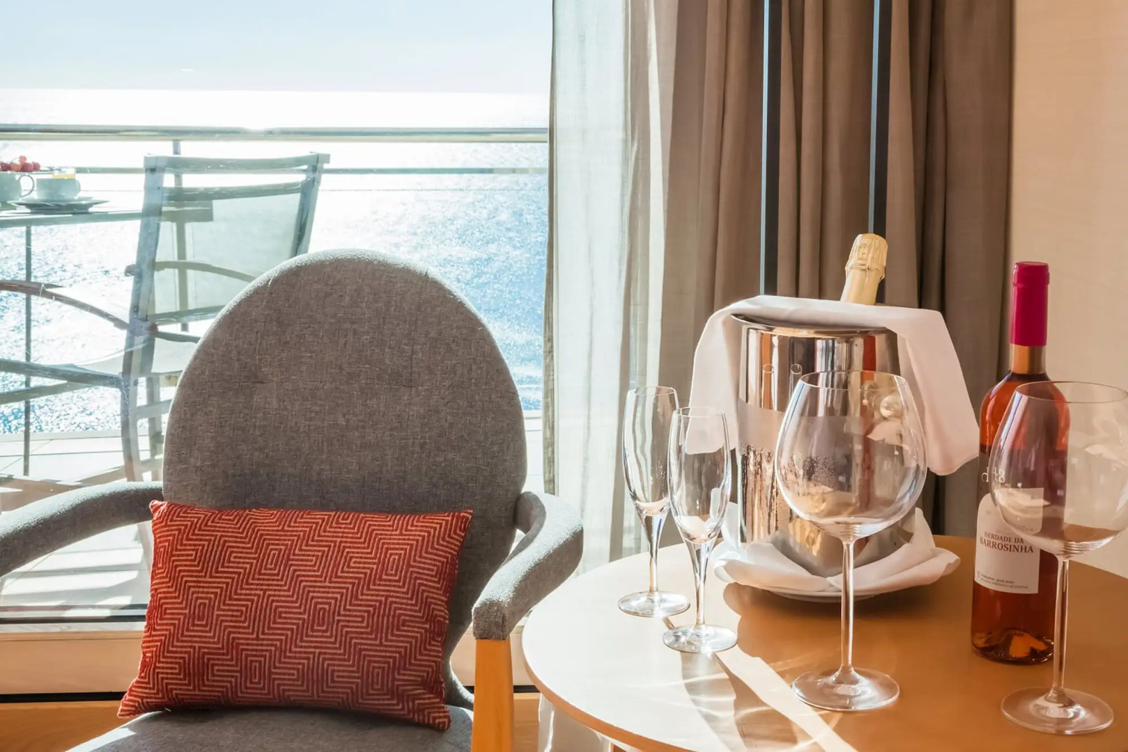 Sesimbra Oceanfront Hotel