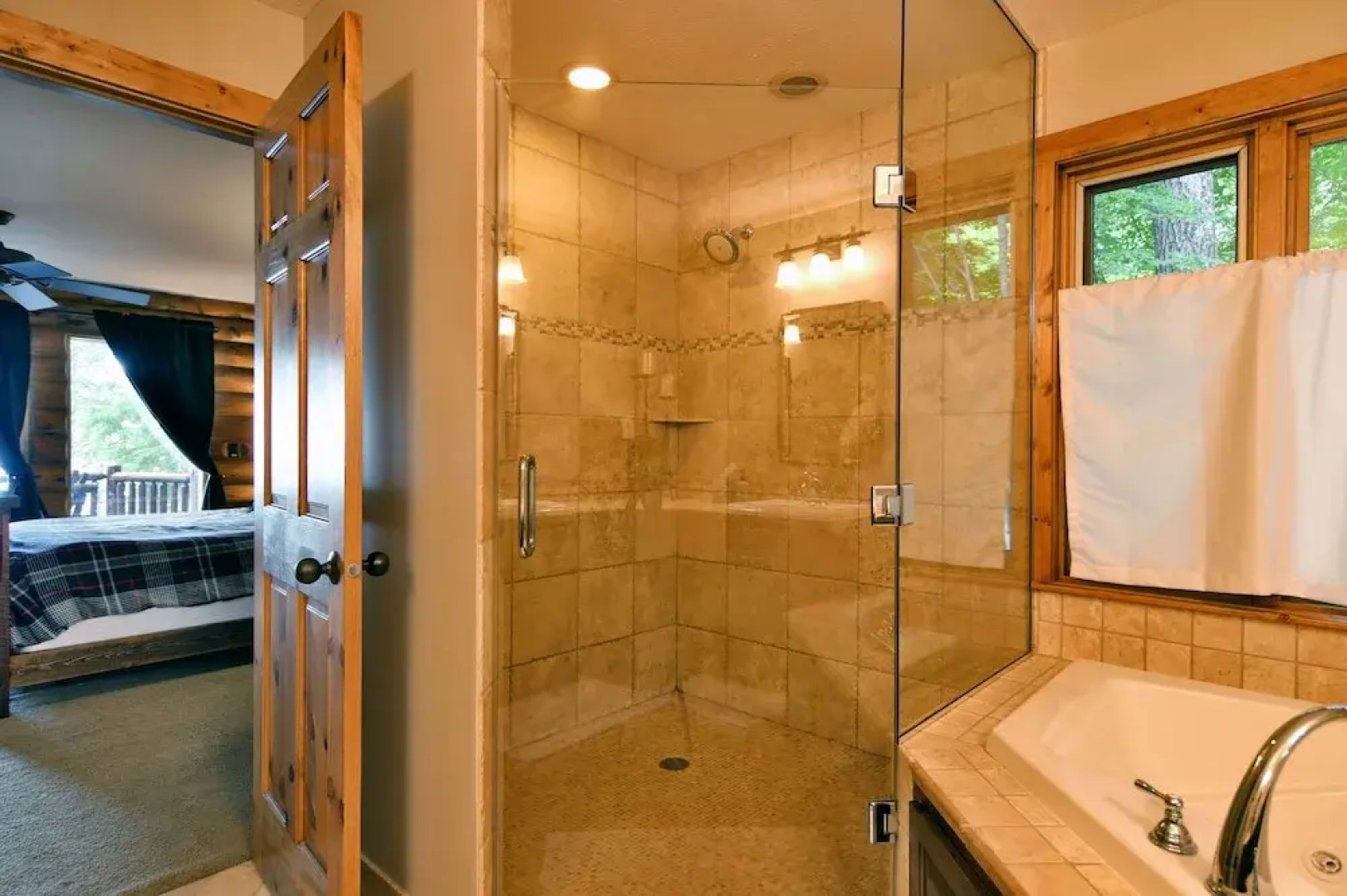 Lumberjack Lodge 5 Bedroom Home by RedAwning