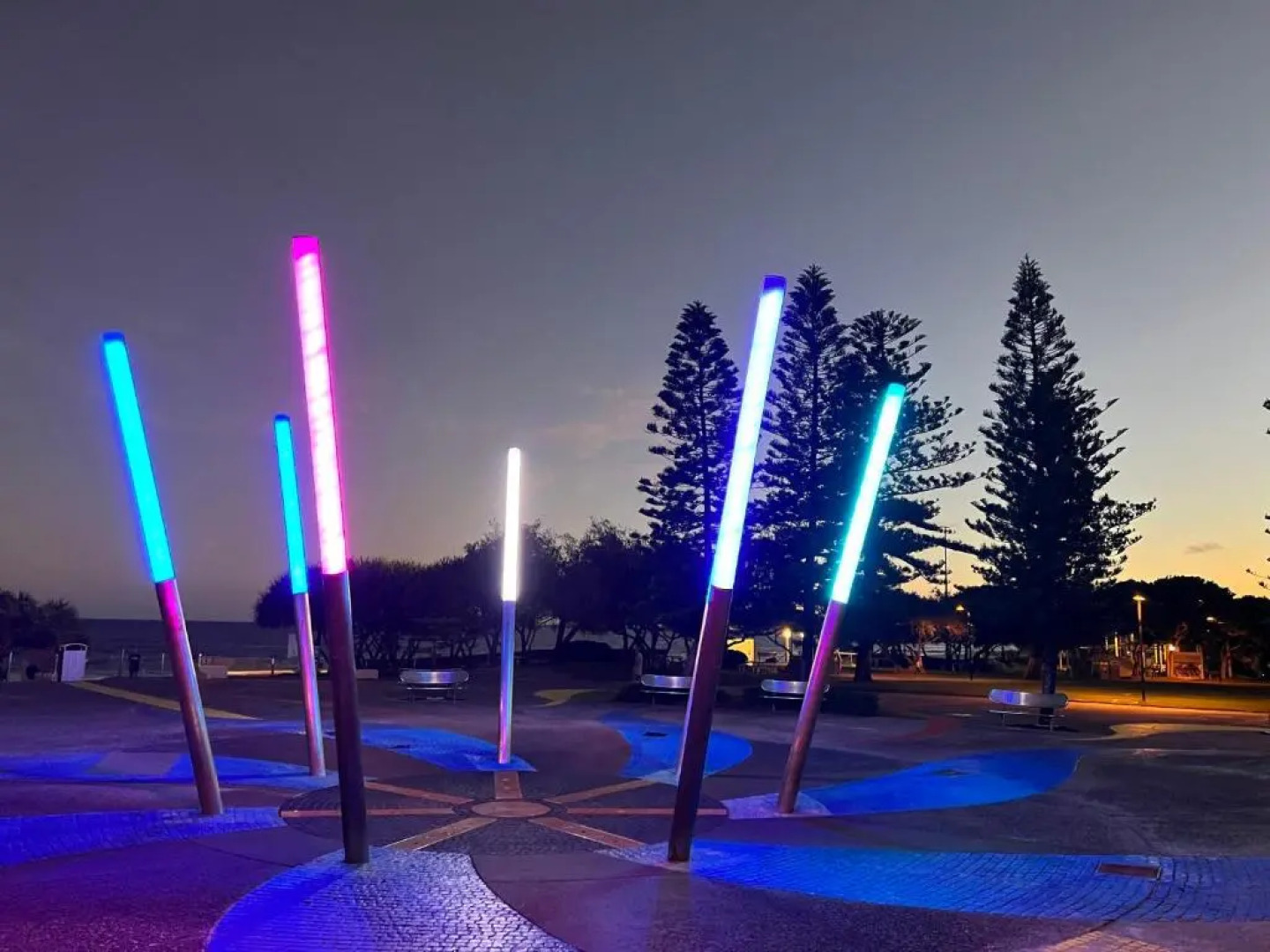 Spacious Family Friendly 3 Bedroom - 2-Minute Walk To Patrolled Kings Beach, Fountains and Playgrounds