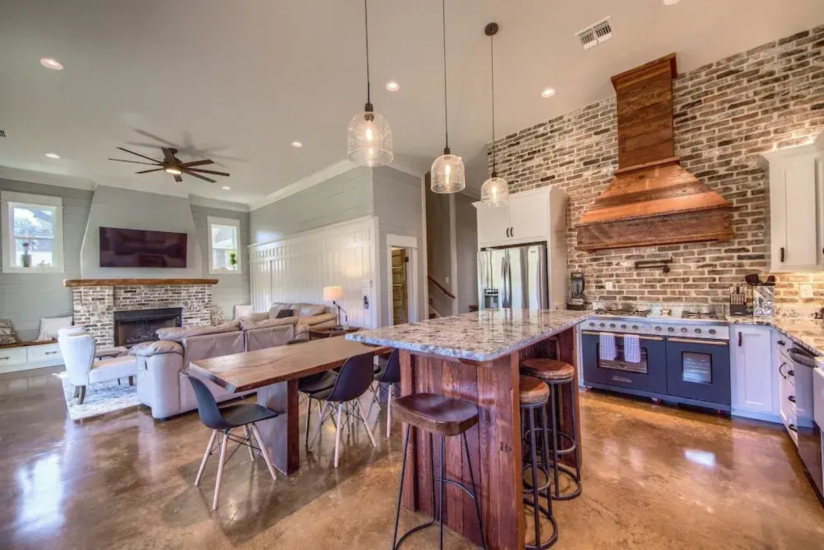 River Repose Rr 7134 4 Bedroom Home by RedAwning