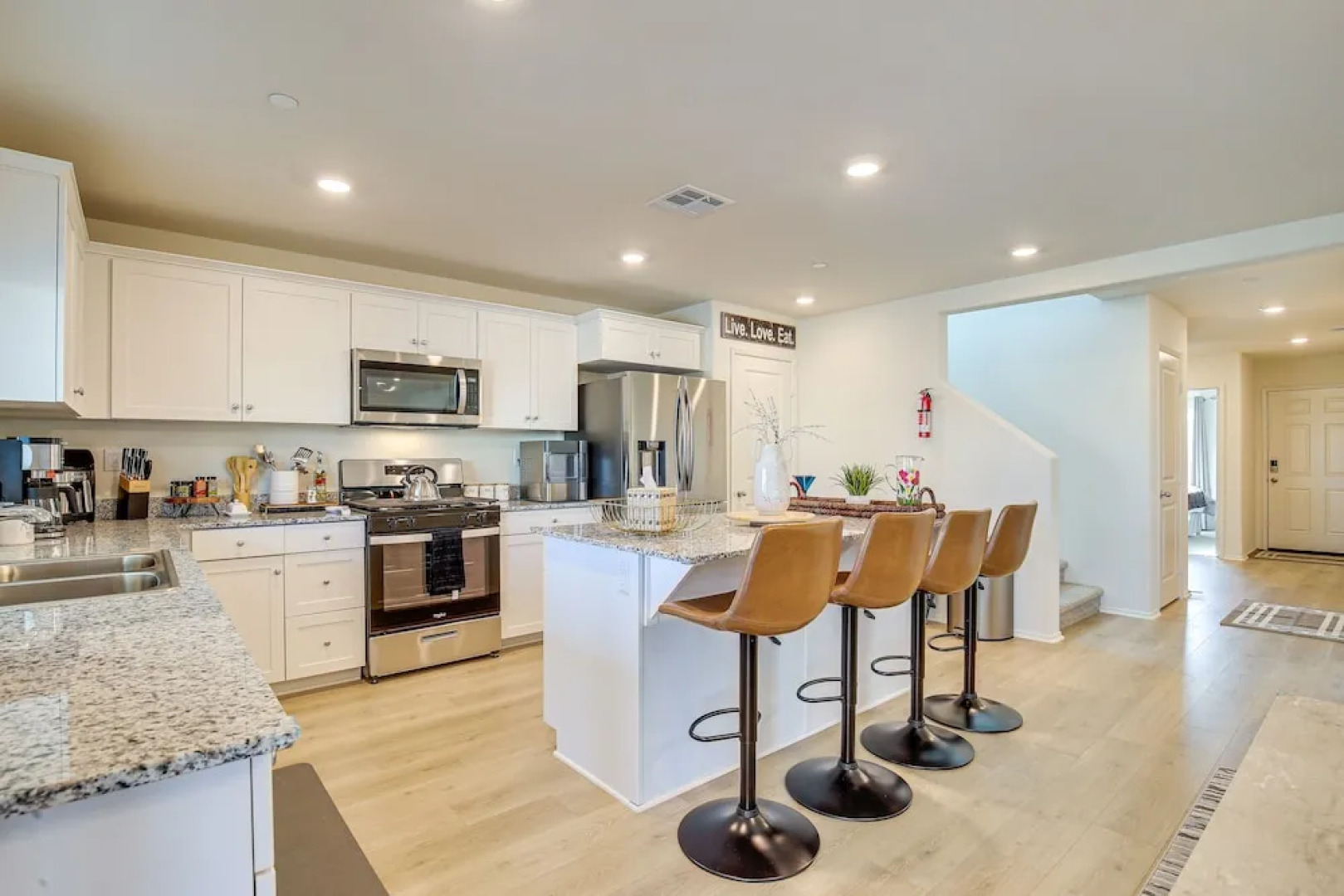 Chic Coachella Home < 3 Mi to Empire Polo Club