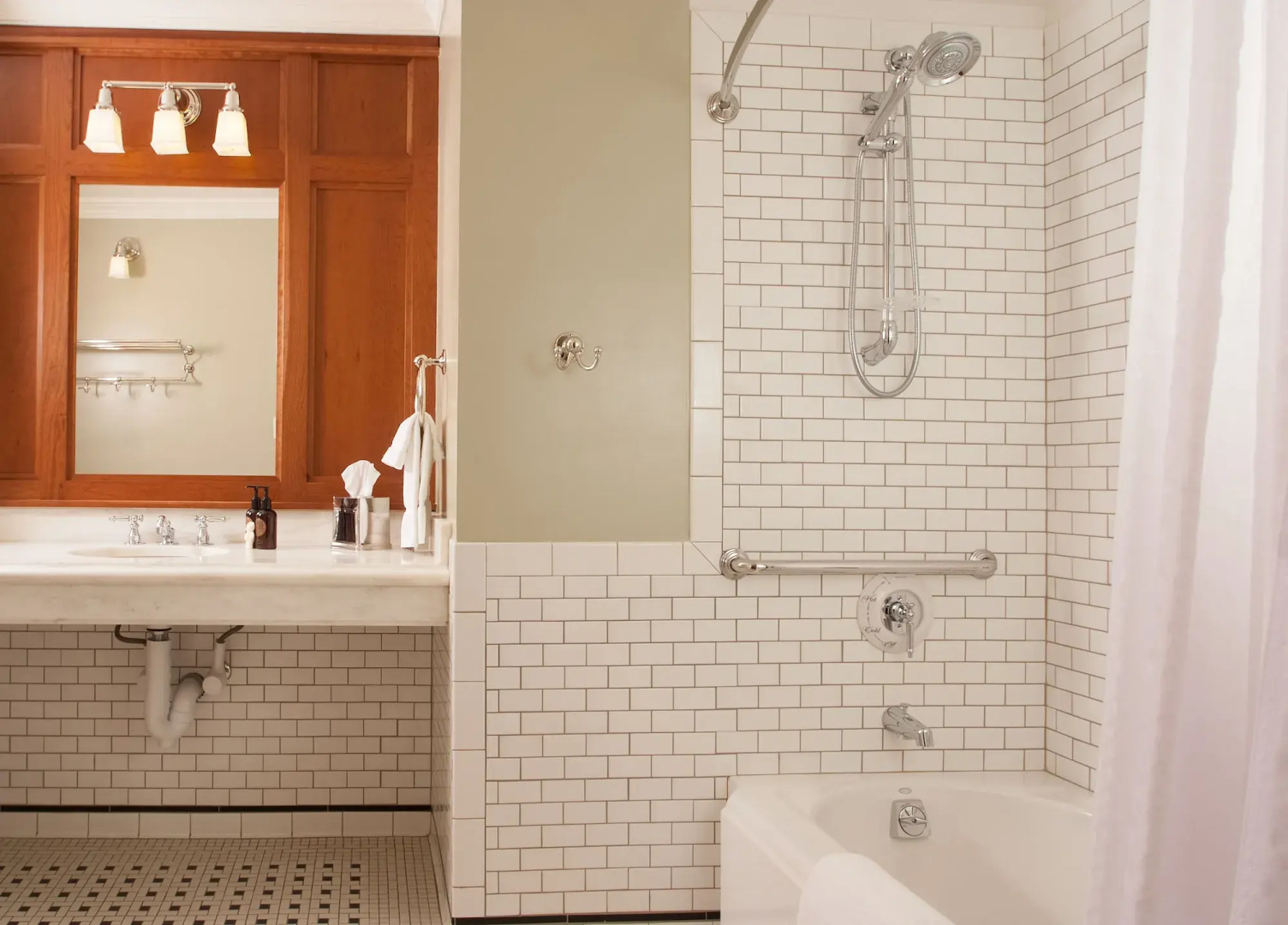 Lake Yellowstone Hotel & Cabins - Inside the Park