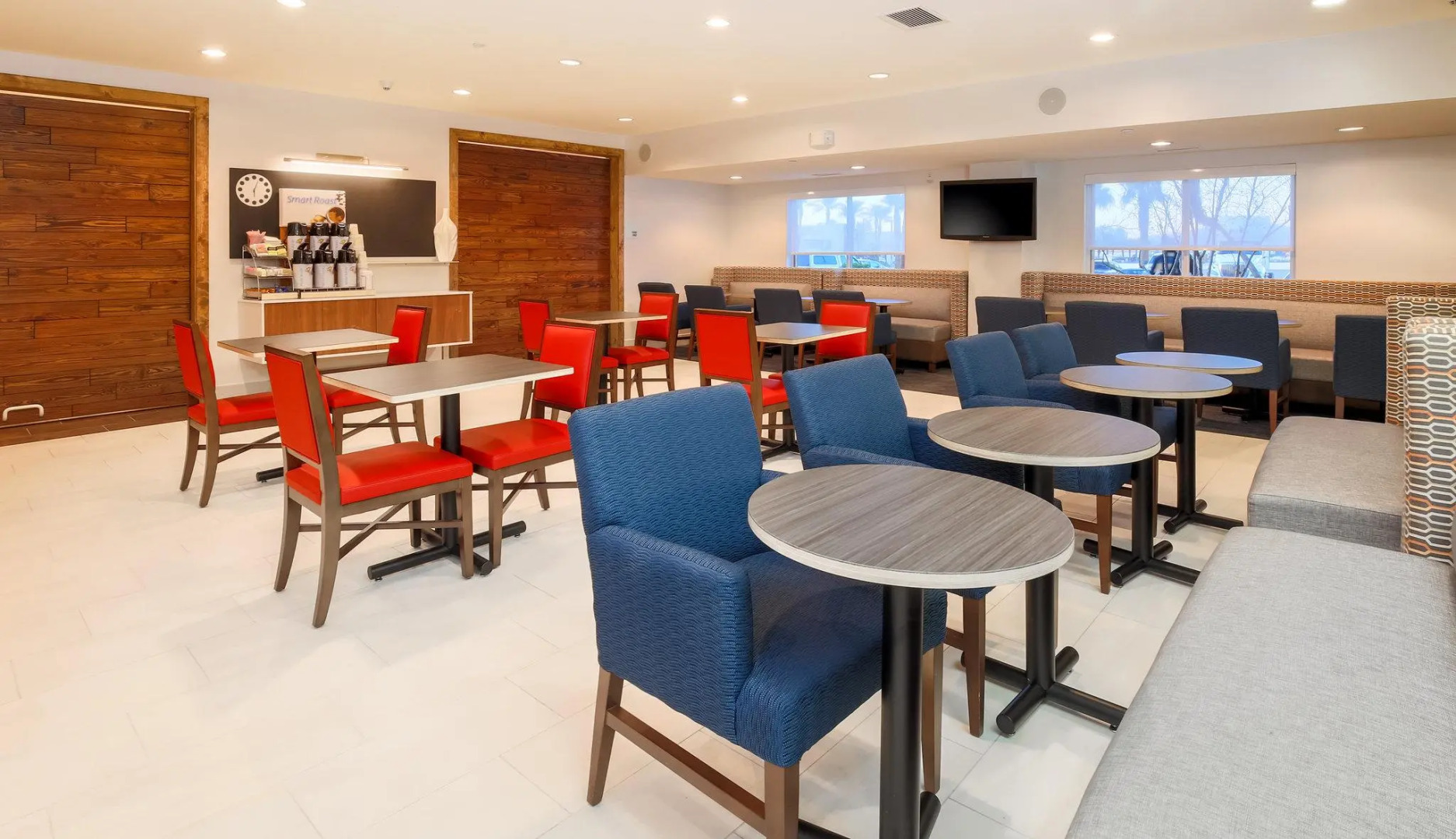 Holiday Inn Express Las Vegas - Stadium Area by IHG