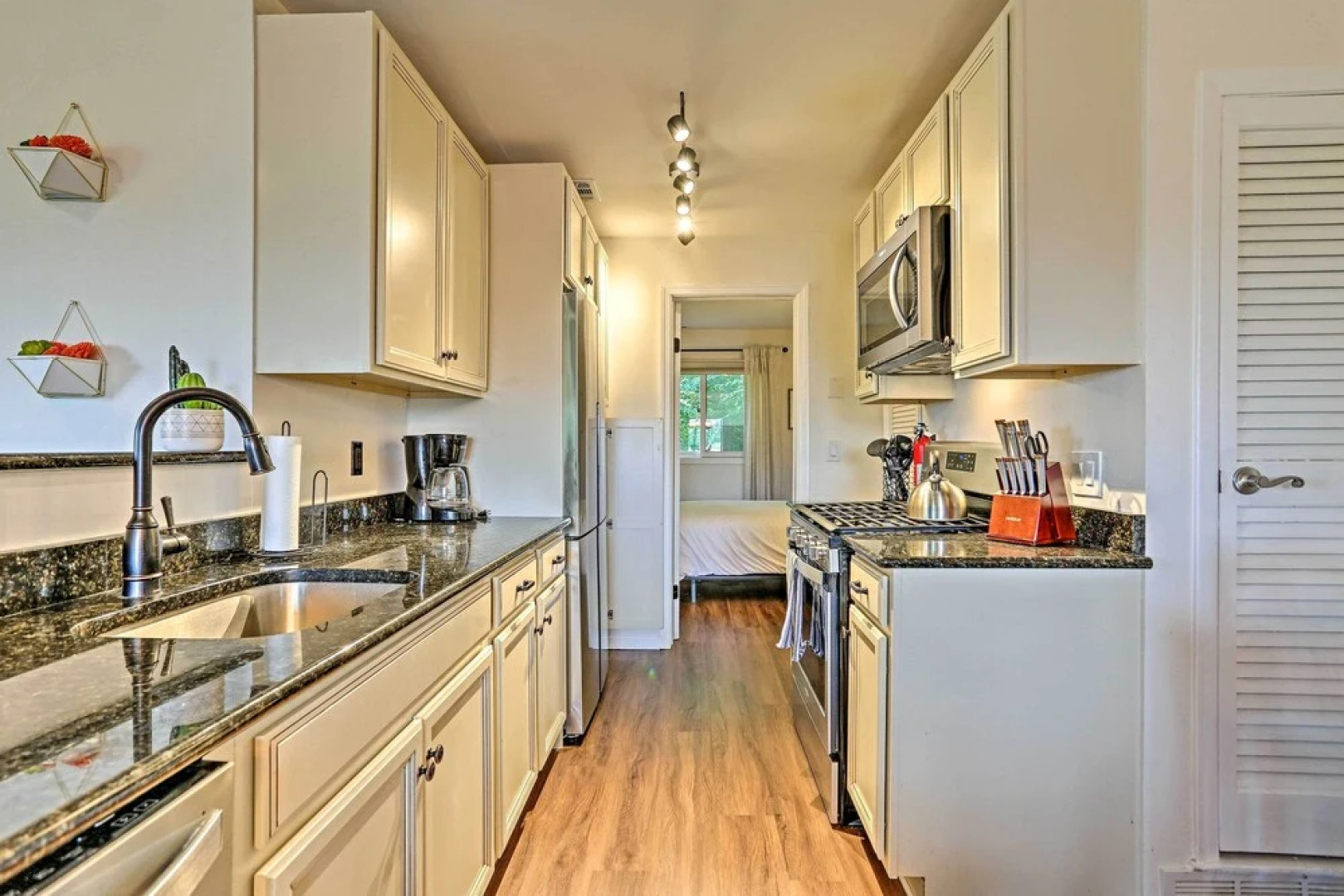 Vernon Condo w/ Deck, Near Appalachian Trail!