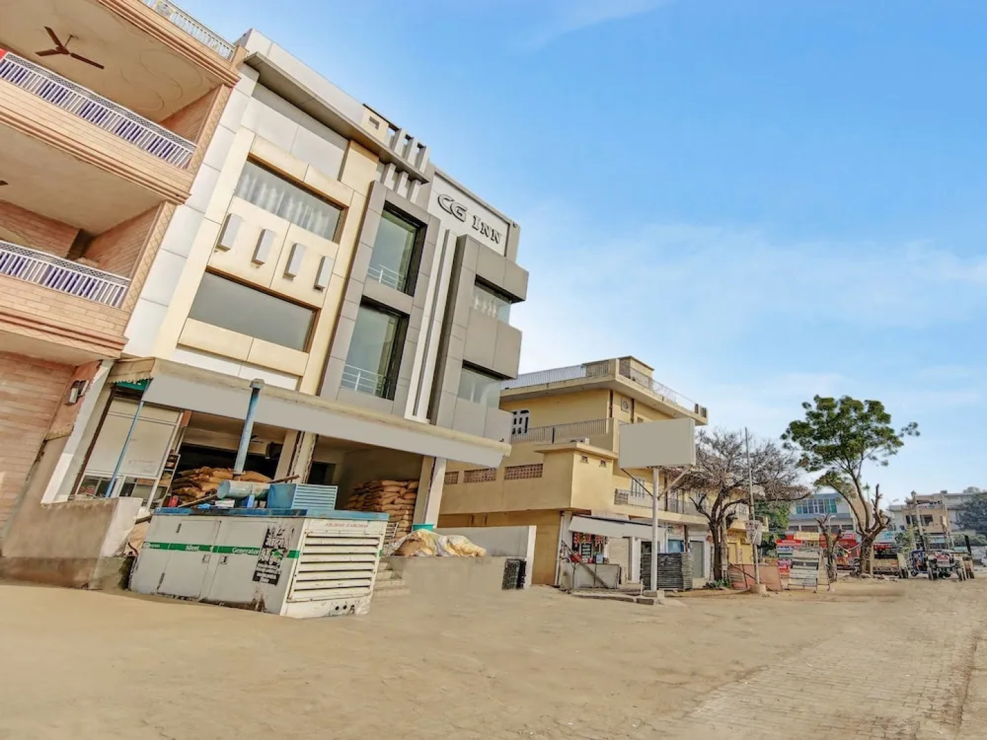 OYO 28040 Hotel Cg Inn