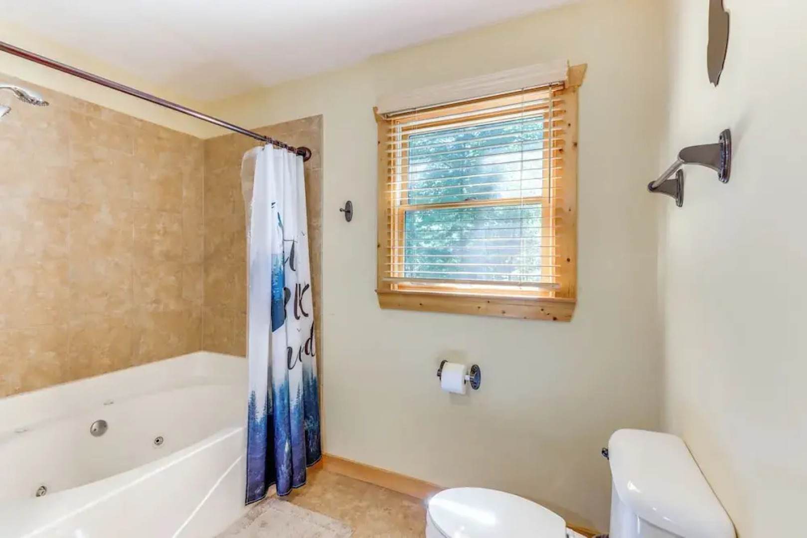 Deck & Private Hot Tub: Cabin in Ellijay!