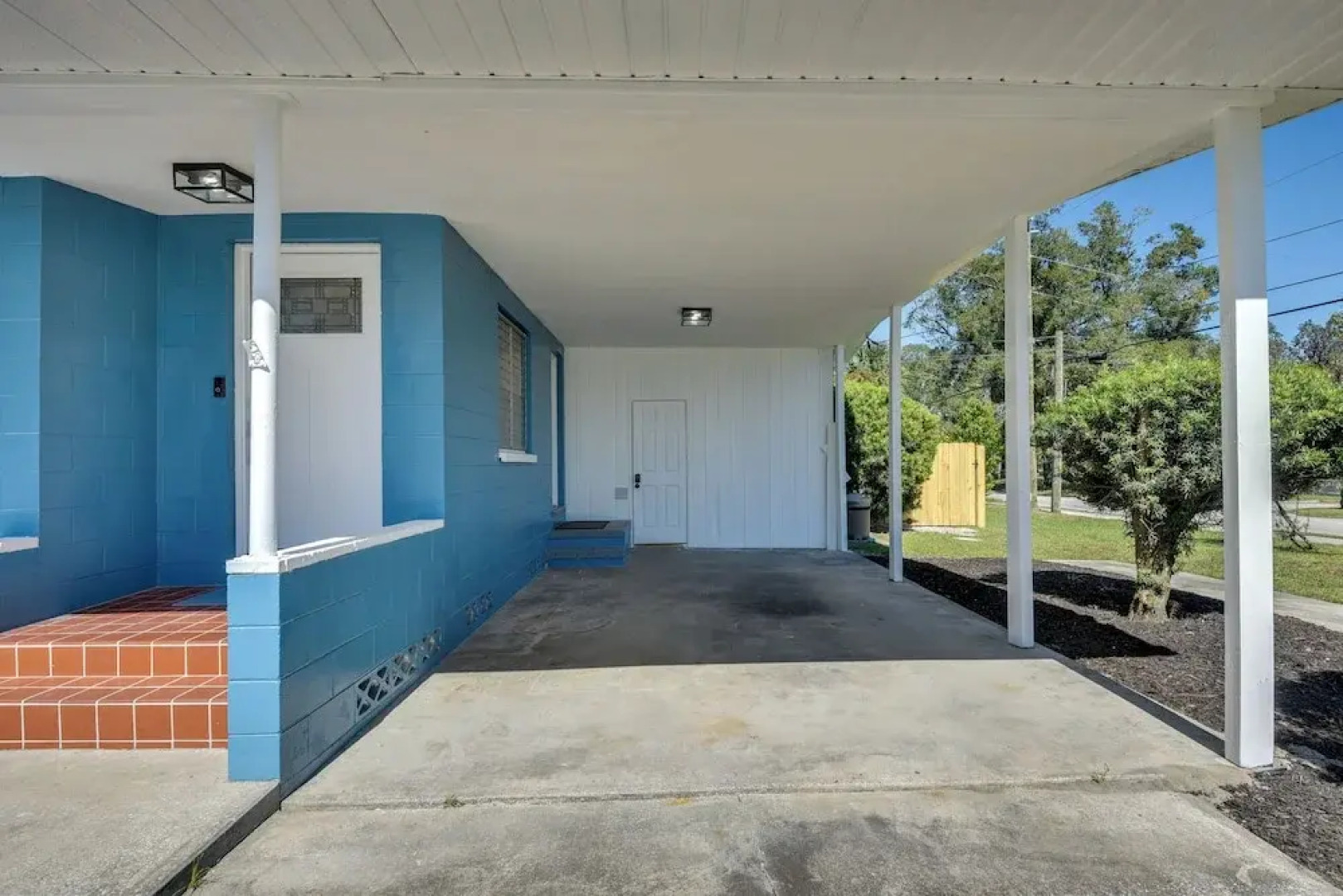 Vibrant Deland House Near Stetson University!