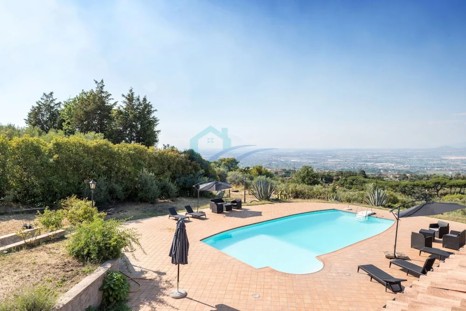 New Refined Villa Rayskaya In Monte Compatri