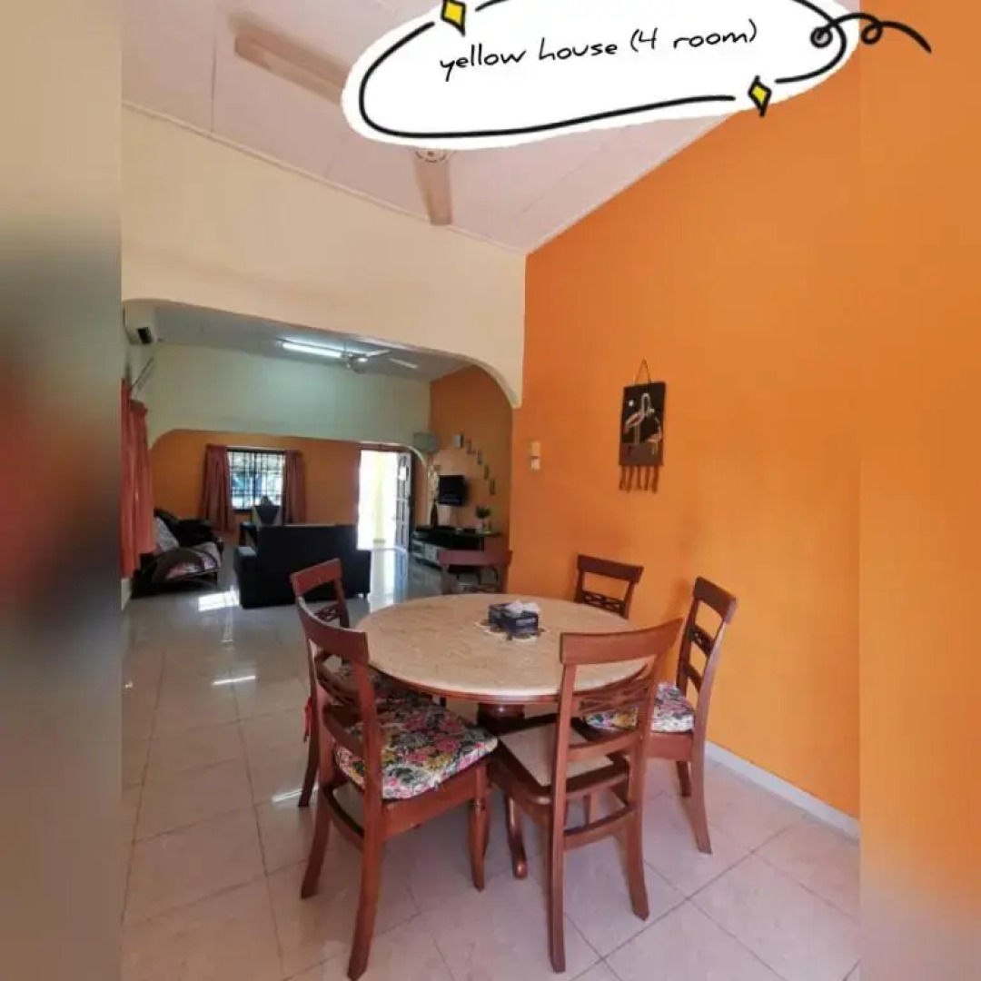 Pandai dickson Banglow white & yellow house